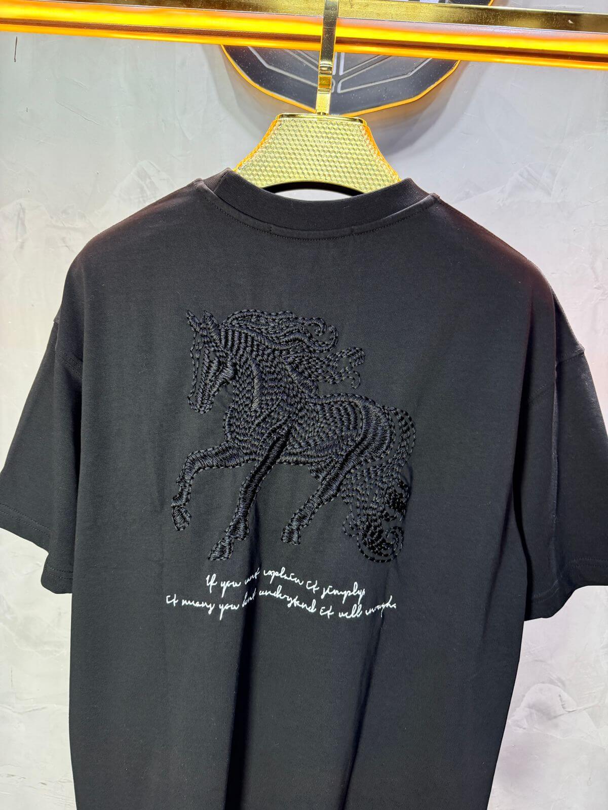 T-Shirt Oversize Noir – Cheval Brodé 5124