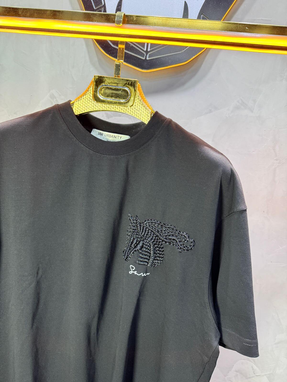 T-Shirt Oversize Noir – Cheval Brodé 5124