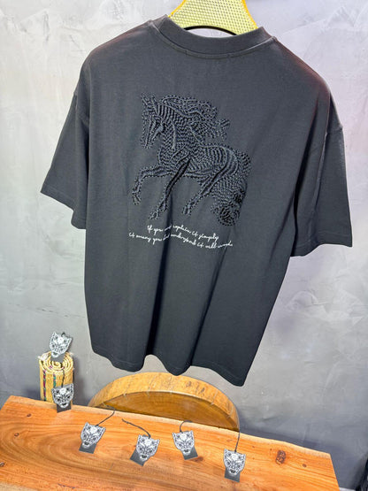 T-Shirt Oversize Noir – Cheval Brodé 5124