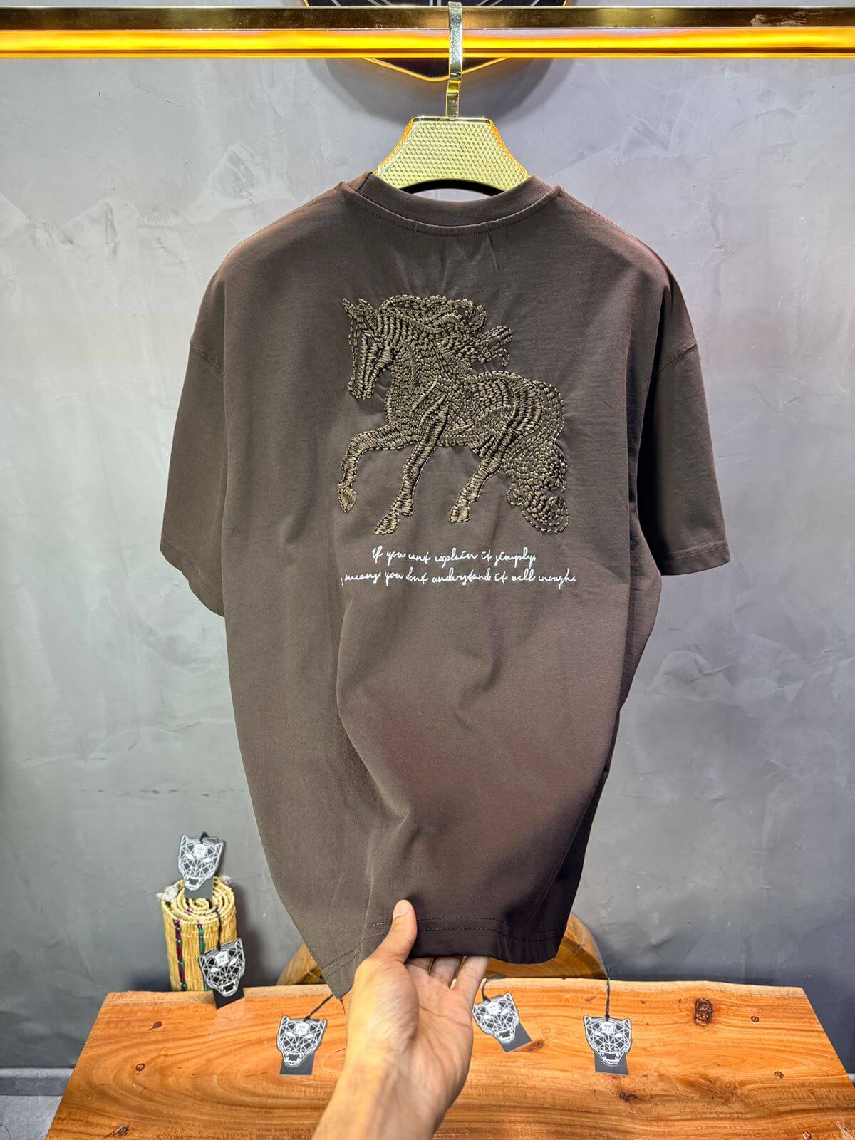 T-Shirt Oversize Brown – Cheval Brodé 5124
