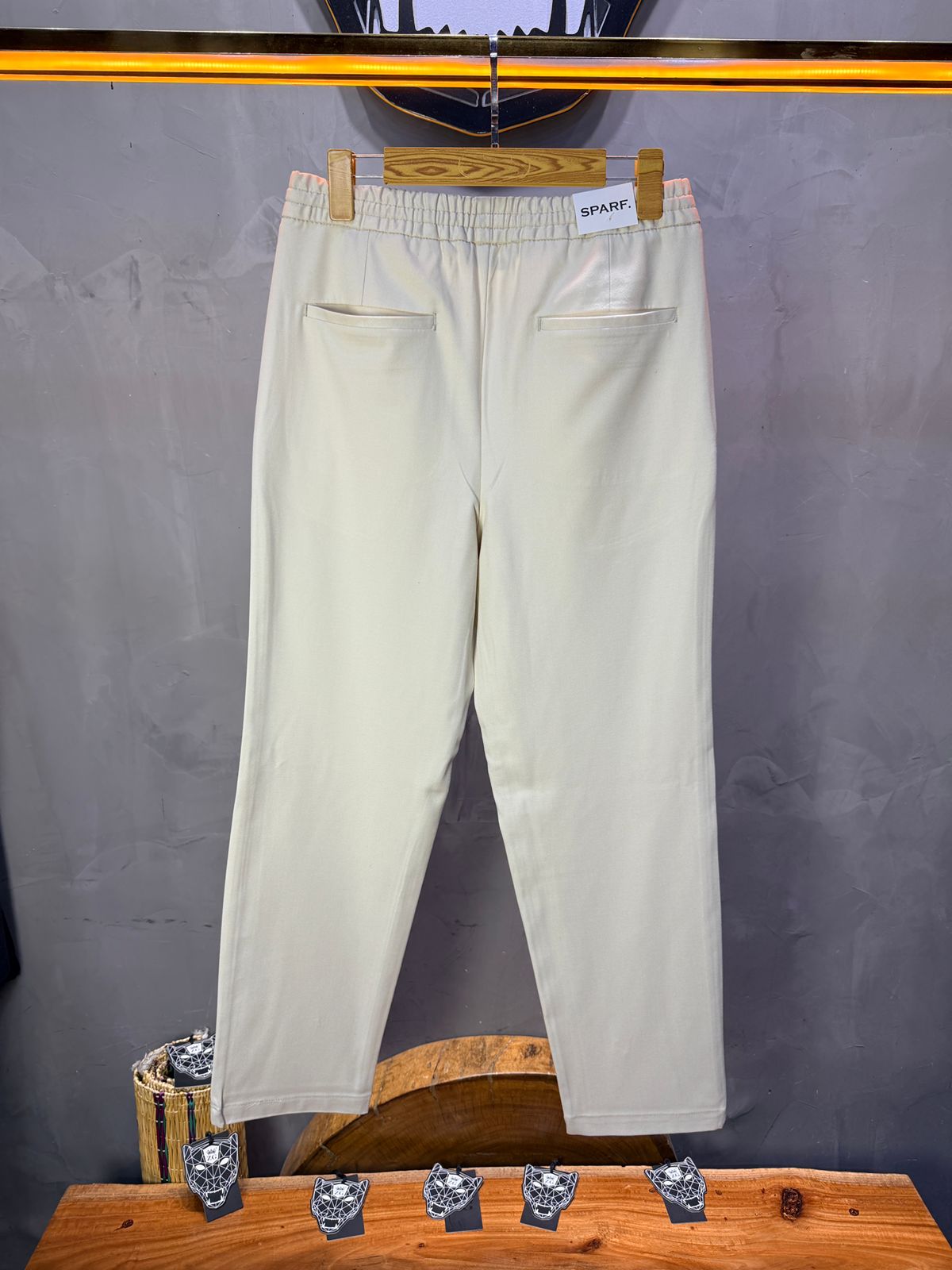 Pantalon Élégant Écru Coupe Droite