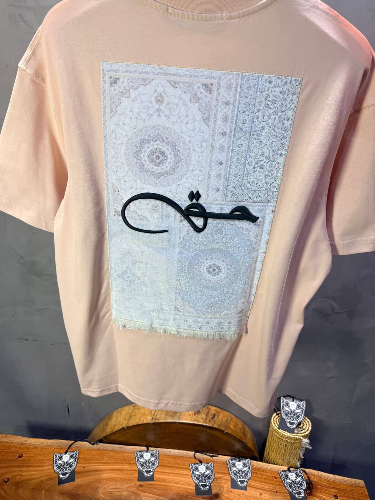 T-Shirt Oversize Rose Pastel Broderie Calligraphie "حق" Arabe 5052