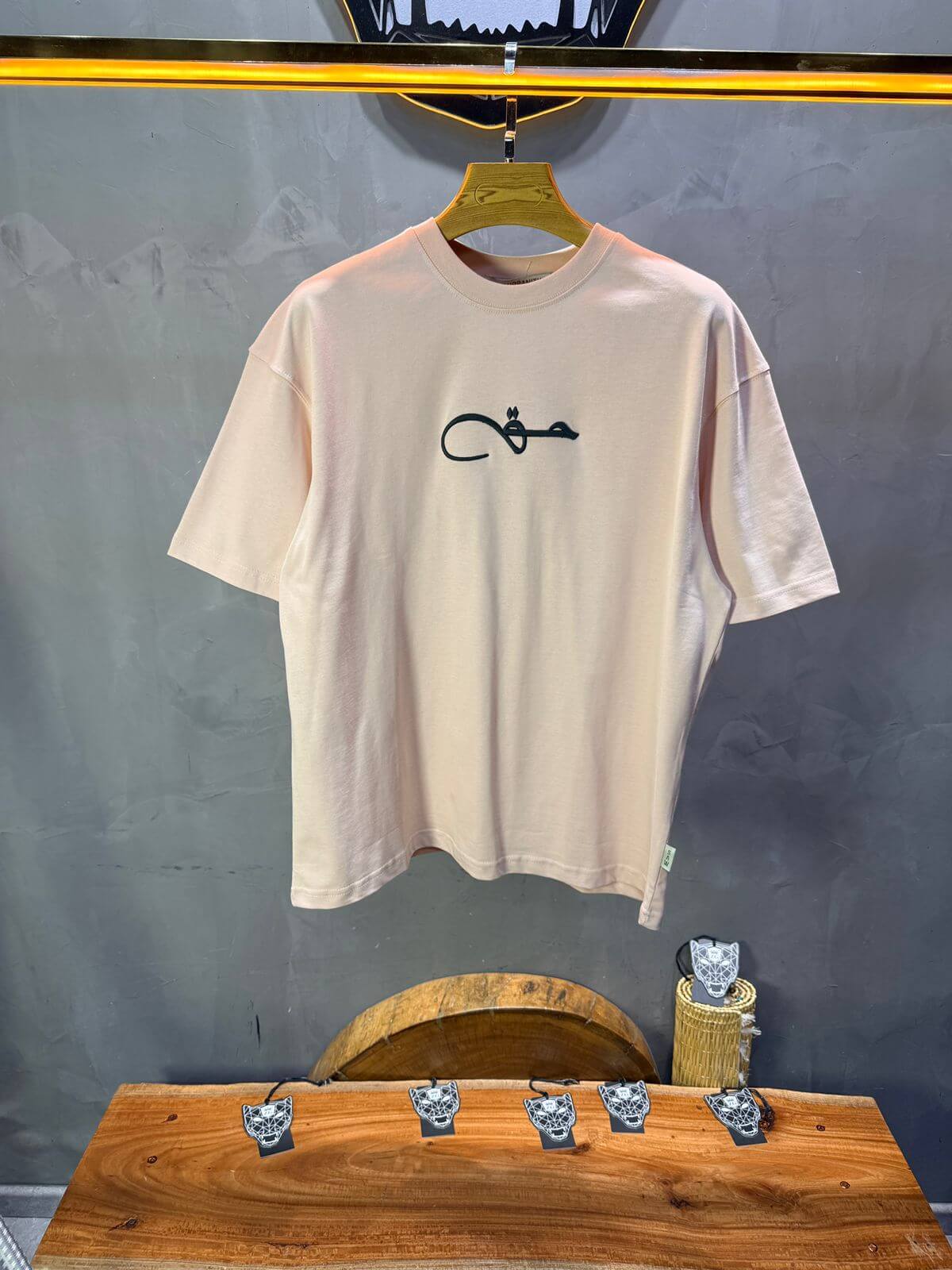 T-Shirt Oversize Rose Pastel Broderie Calligraphie "حق" Arabe 5052