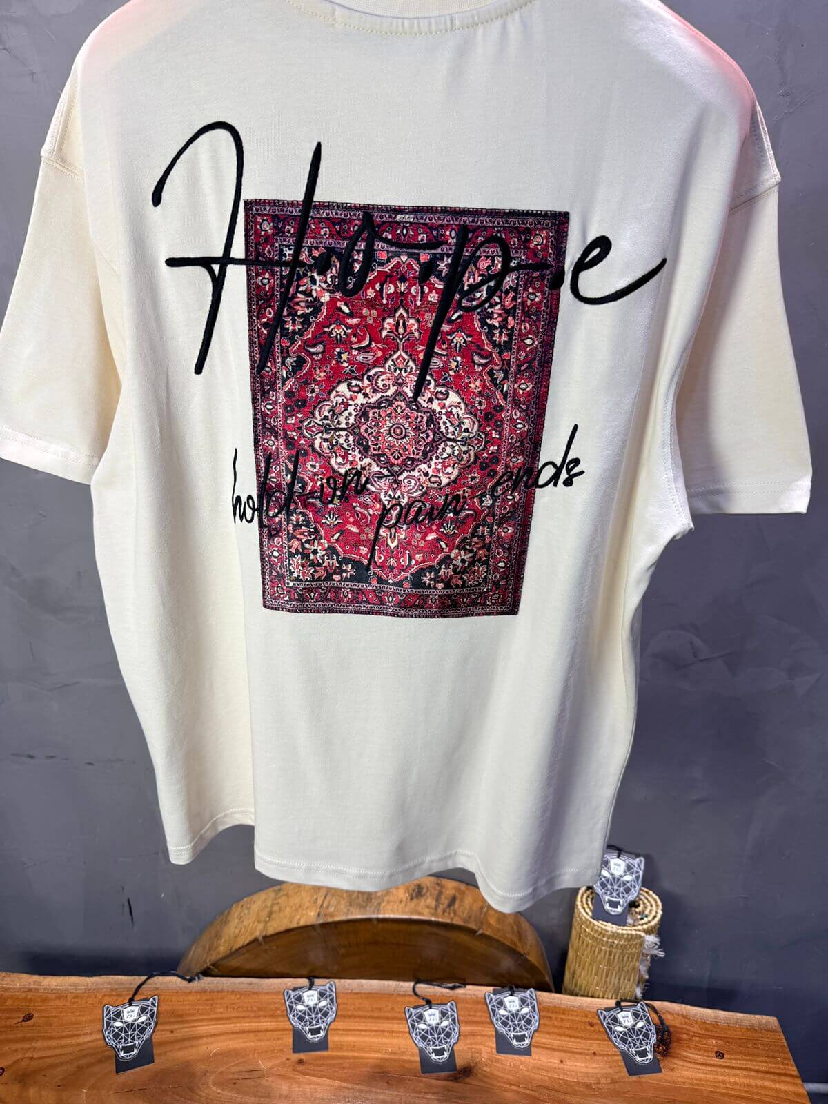 T-Shirt Oversize Beige — Tapis Persan Rouge 5064