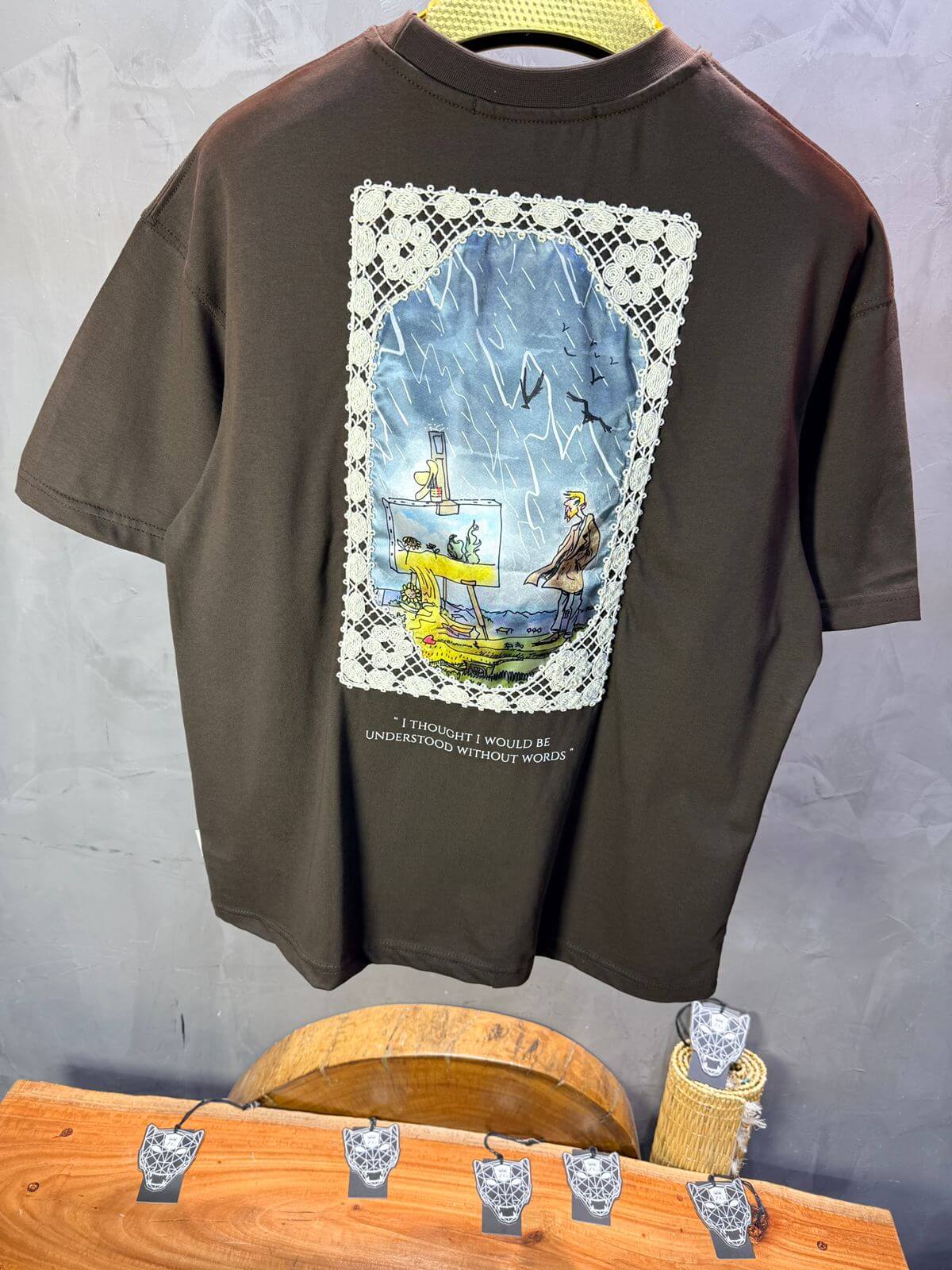 T-Shirt Oversize Brown — Illustration Peintre & Citation Poétique 5097