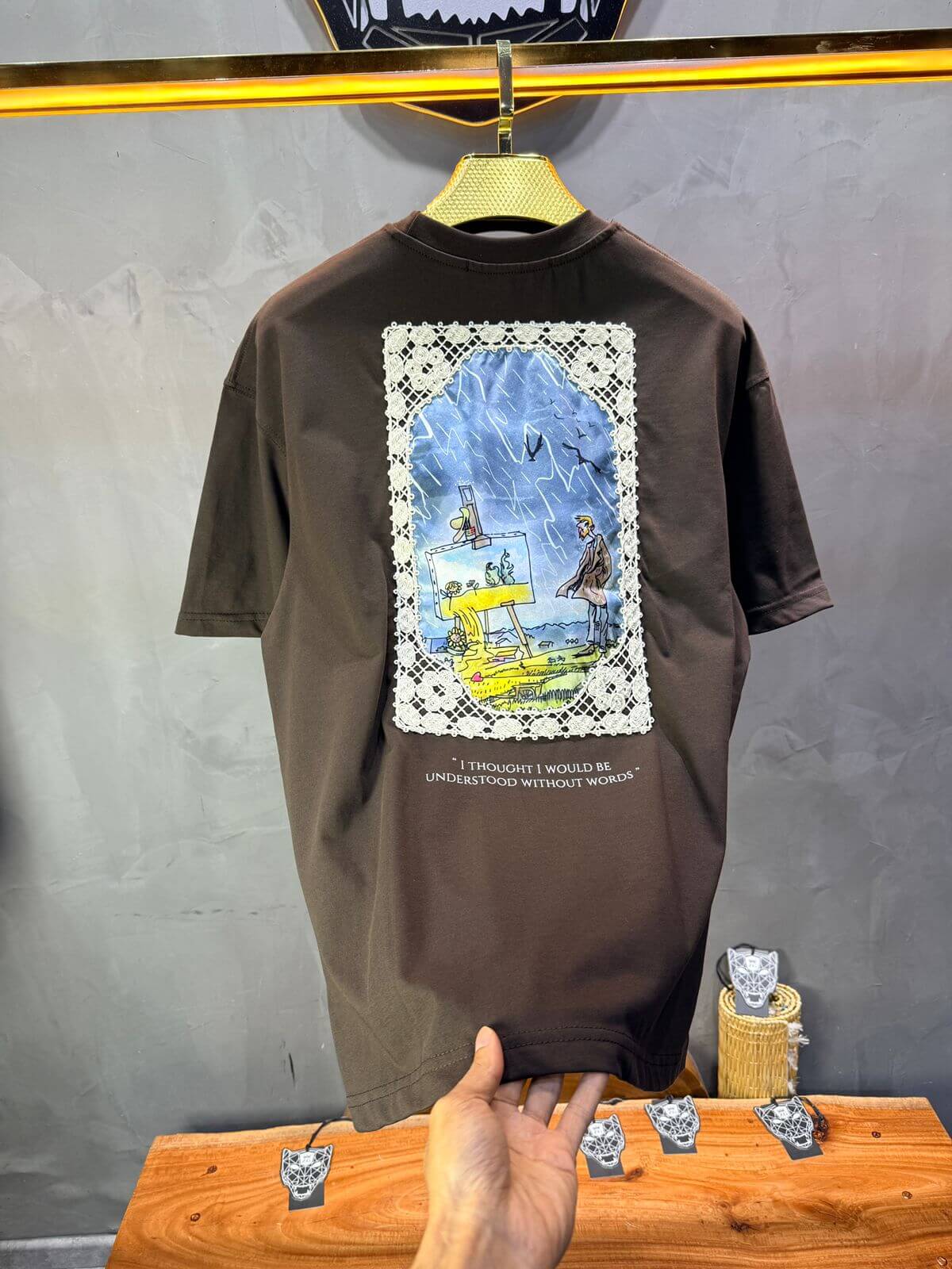 T-Shirt Oversize Brown — Illustration Peintre & Citation Poétique 5097