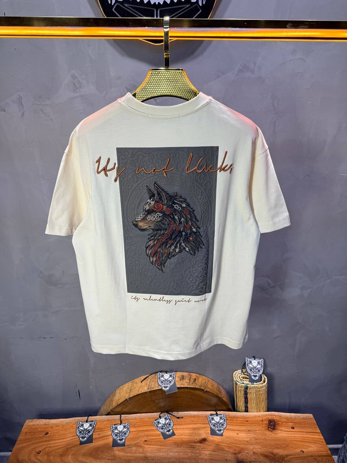 T-Shirt Oversize Beige — Loup Brodé 3D 5158