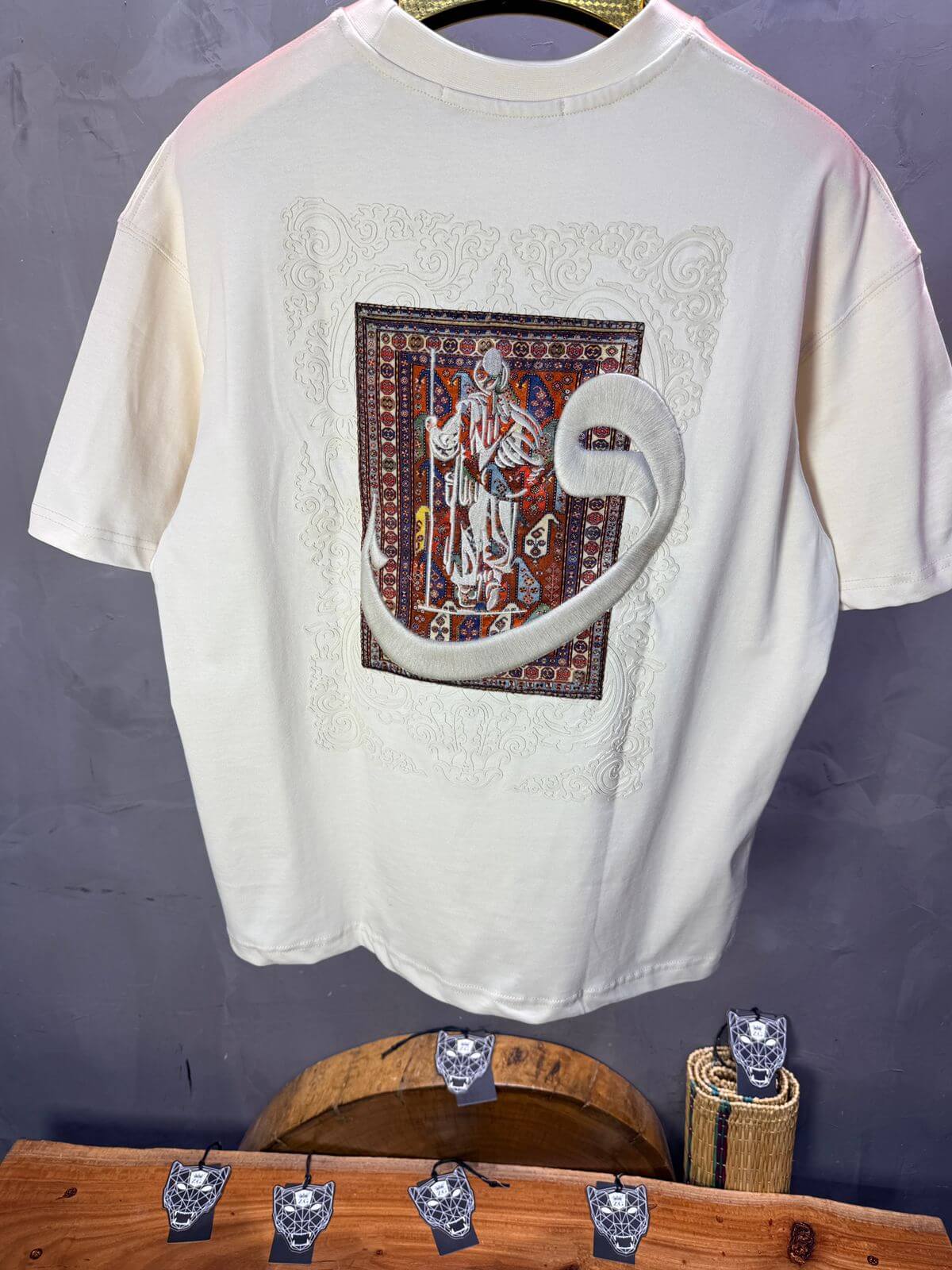 T-Shirt Oversize Beige — Calligraphie "Waw" 5105