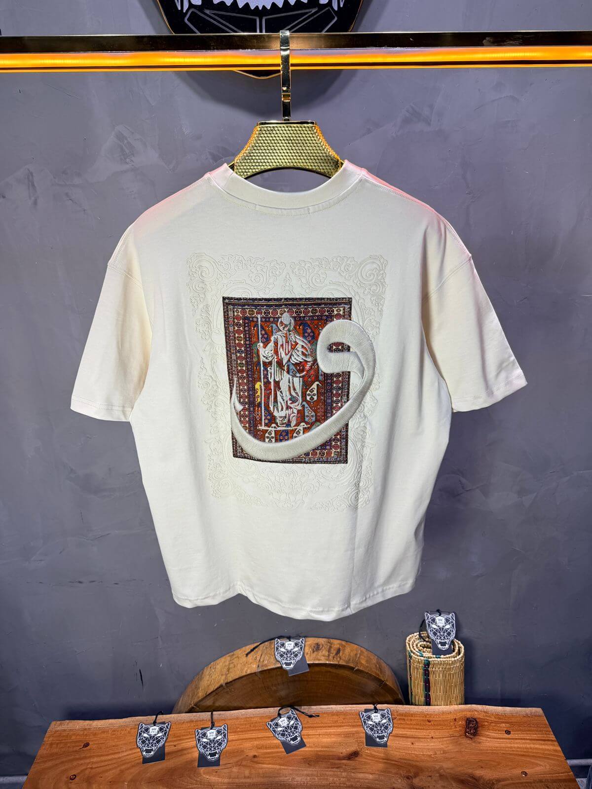 T-Shirt Oversize Beige — Calligraphie "Waw" 5105