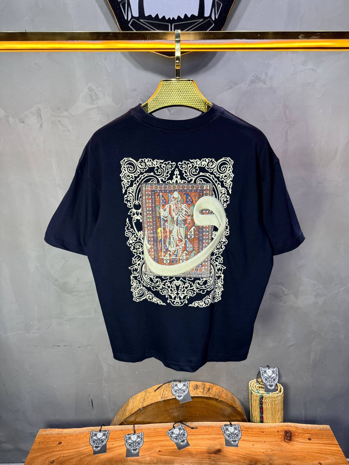 T-Shirt Oversize Navy Blue — Calligraphie "Waw" 5105