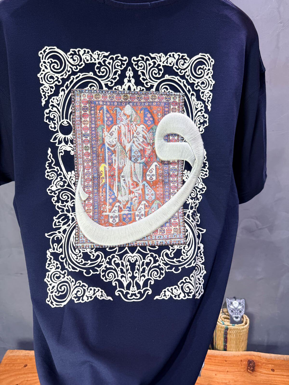 T-Shirt Oversize Navy Blue — Calligraphie "Waw" 5105