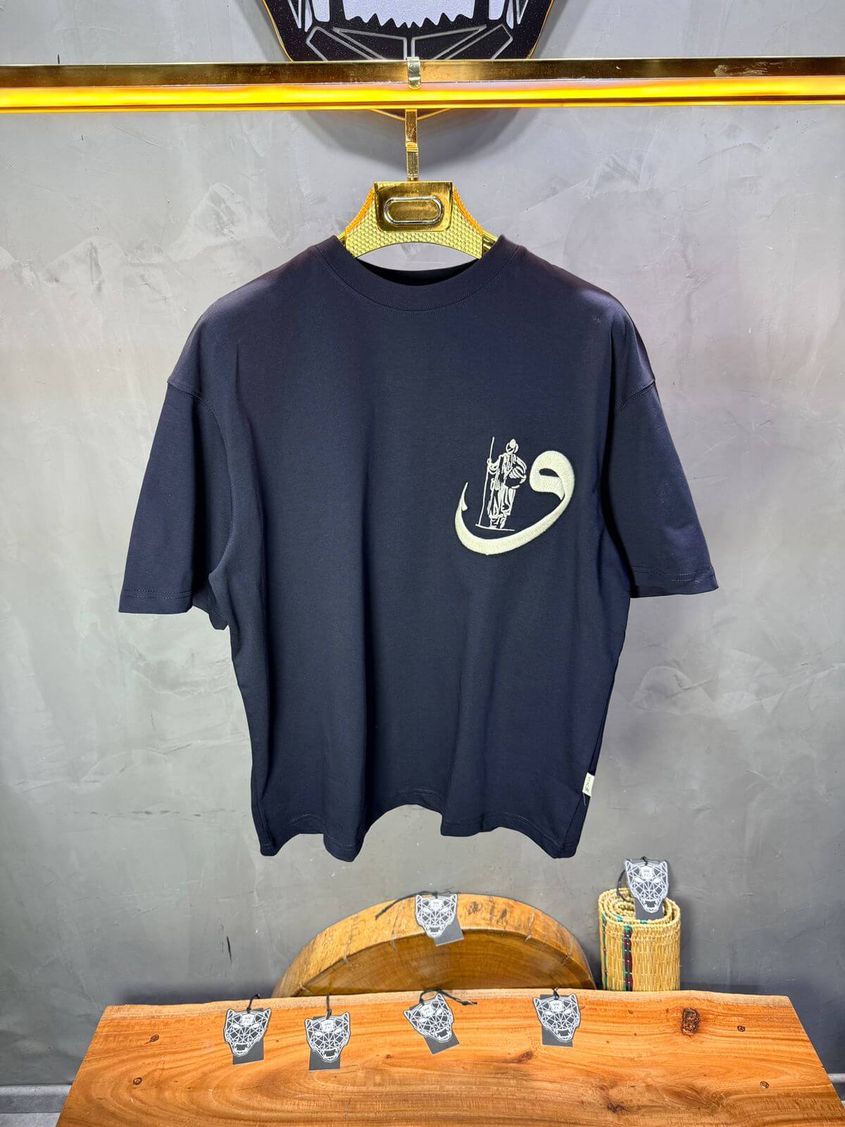 T-Shirt Oversize Navy Blue — Calligraphie "Waw" 5105