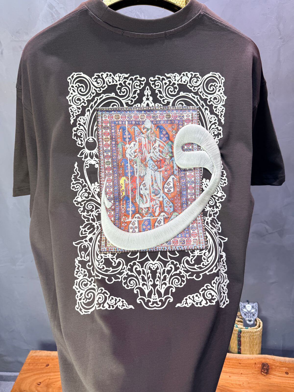 T-Shirt Oversize Brown — Calligraphie "Waw" 5105