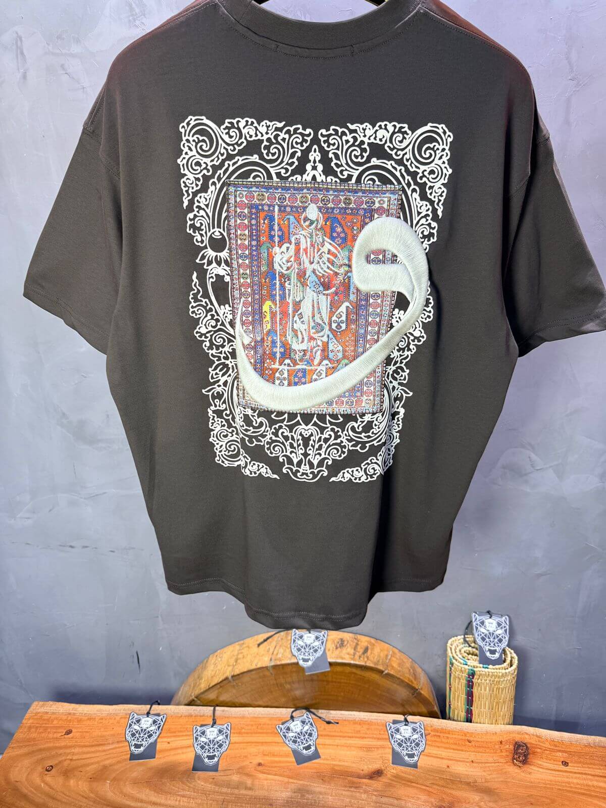 T-Shirt Oversize Brown — Calligraphie "Waw" 5105