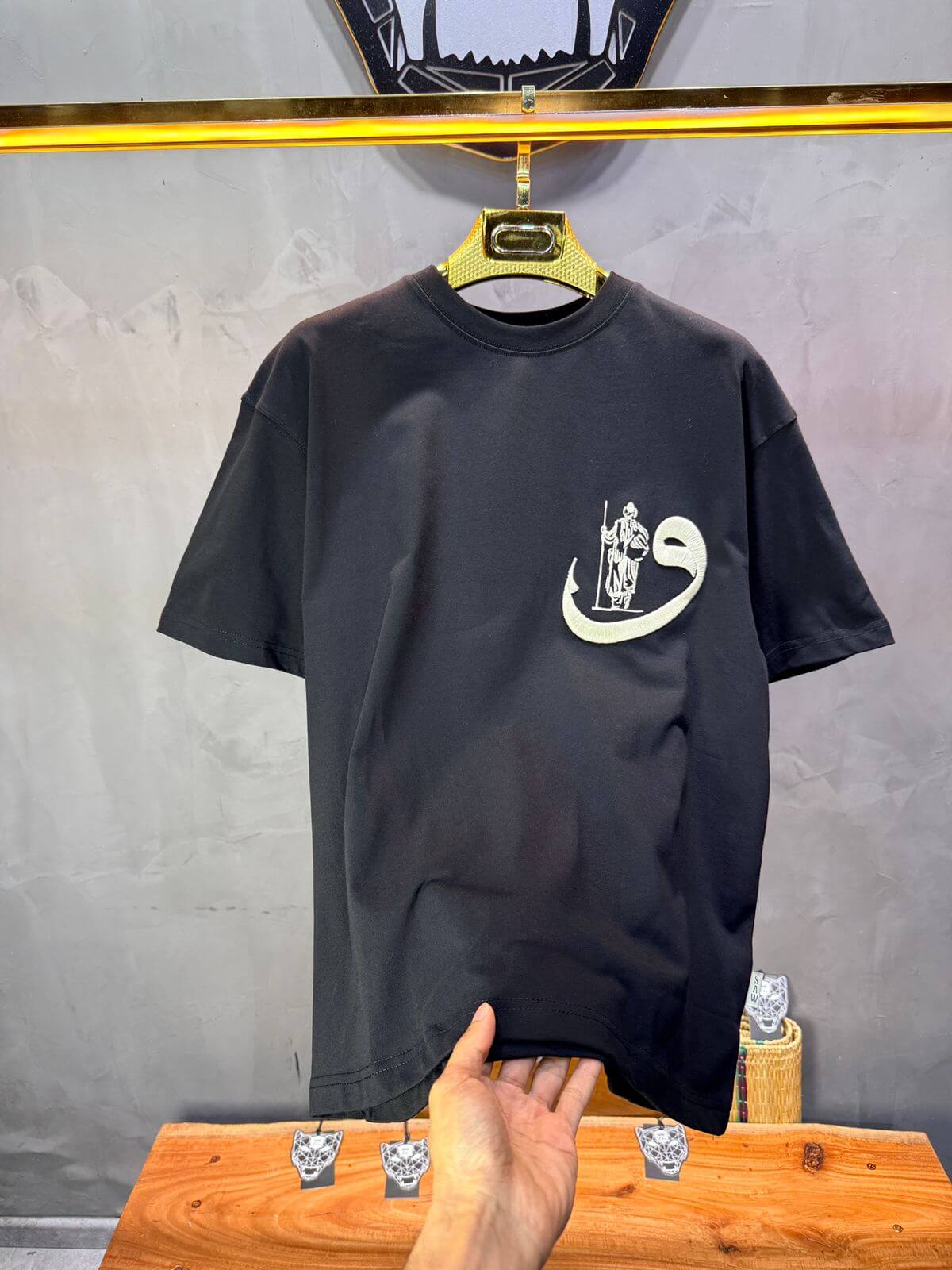 T-Shirt Oversize Noir — Calligraphie "Waw" 5105