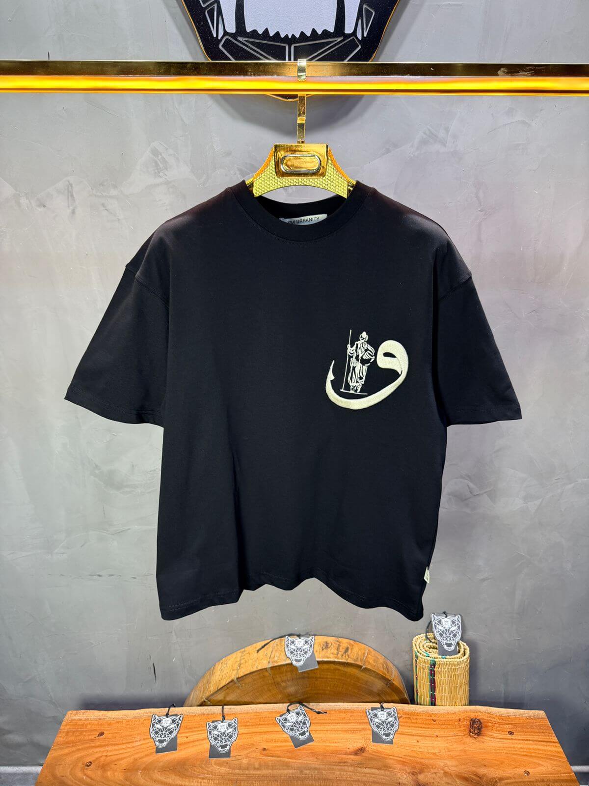 T-Shirt Oversize Noir — Calligraphie "Waw" 5105