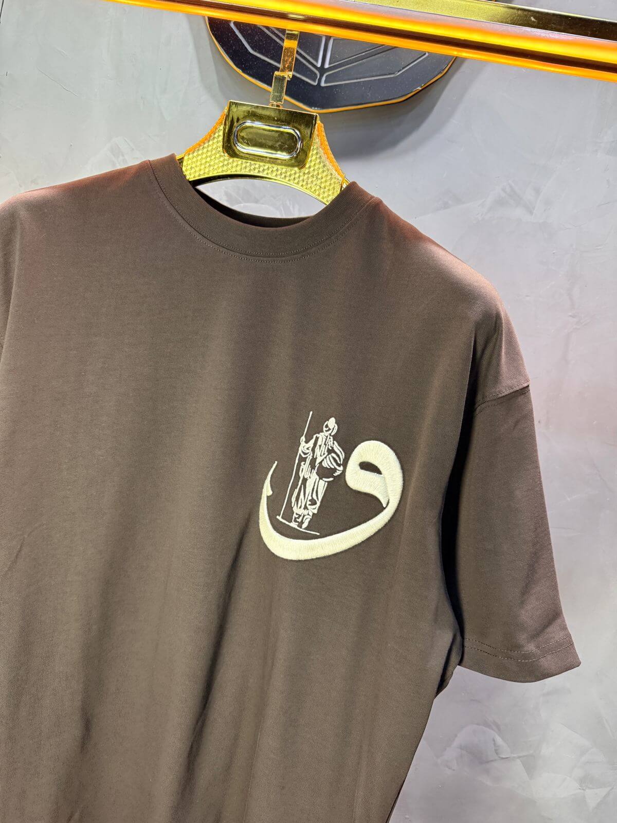 T-Shirt Oversize Brown — Calligraphie "Waw" 5105