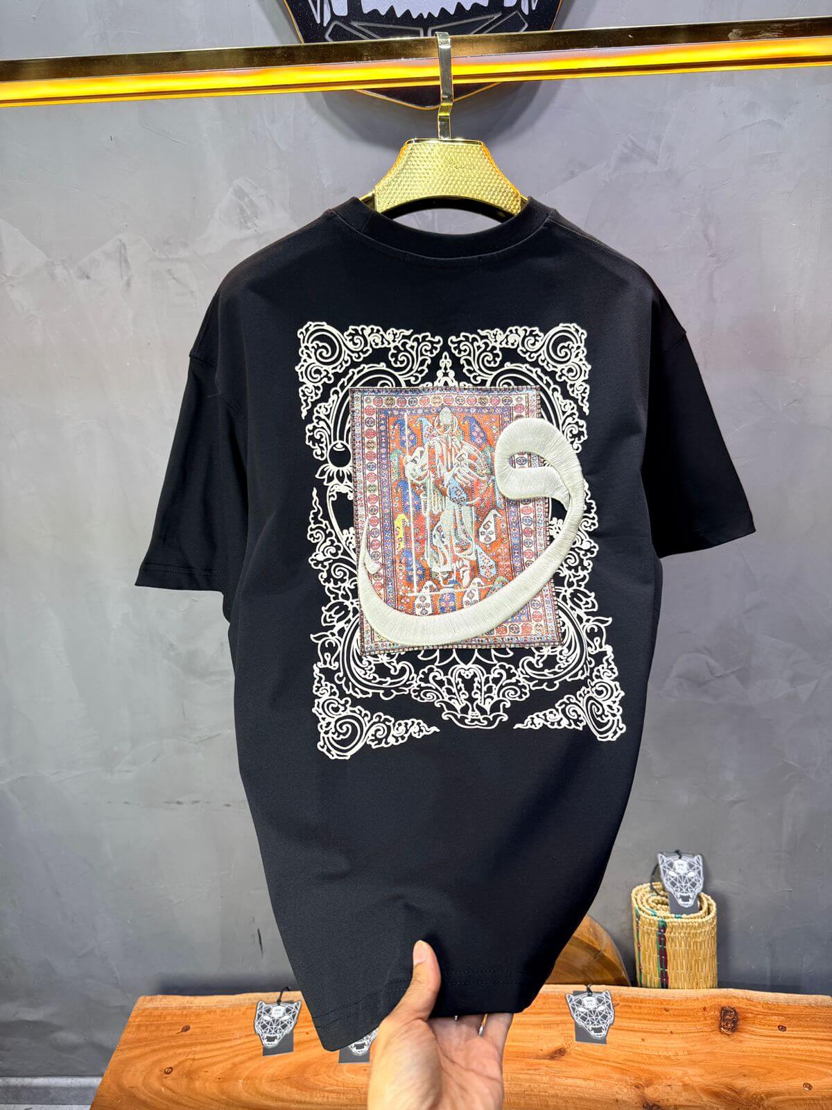 T-Shirt Oversize Noir — Calligraphie "Waw" 5105
