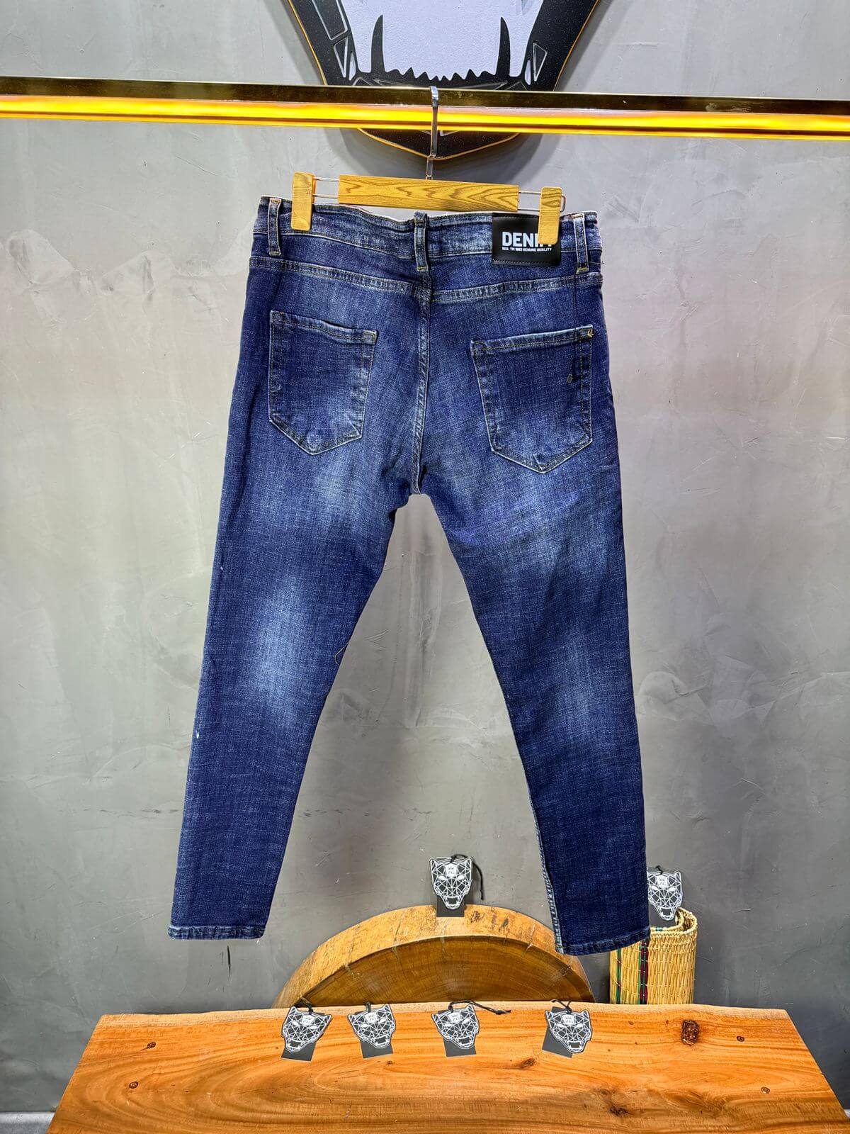 Jean Slim Bleu Délavé Destroyed — Rips & Paint Splatter 001