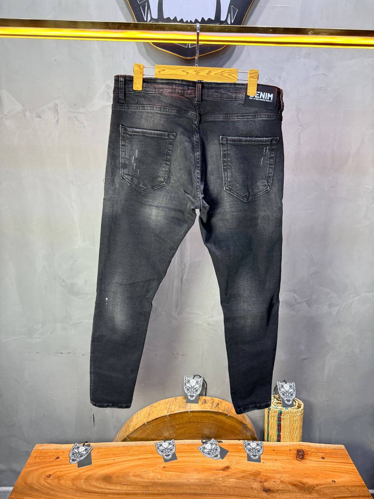 Jean Slim Noir Destroyed — Rips & Paint Splatter Premium 003