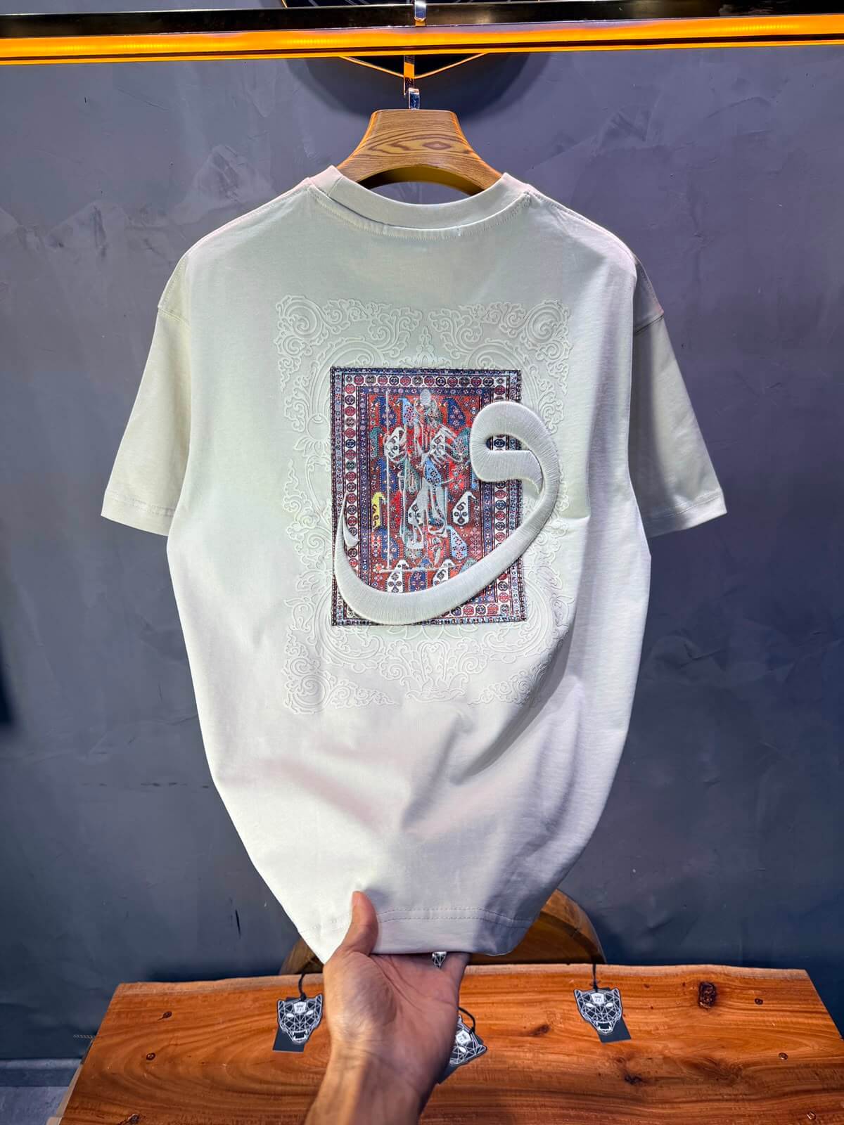 T-Shirt Oversize Beige — Calligraphie "Waw" 5105