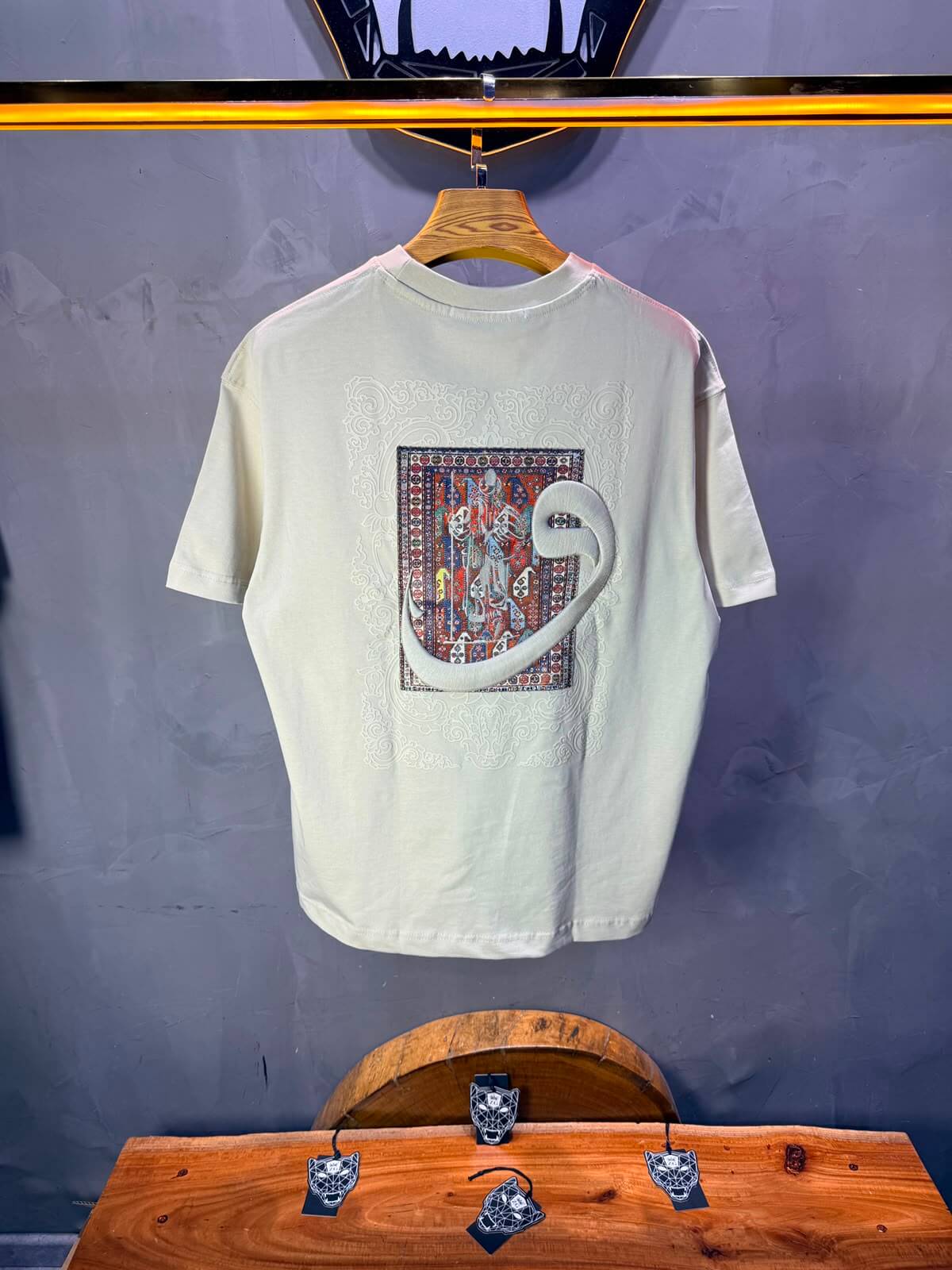 T-Shirt Oversize Beige — Calligraphie "Waw" 5105