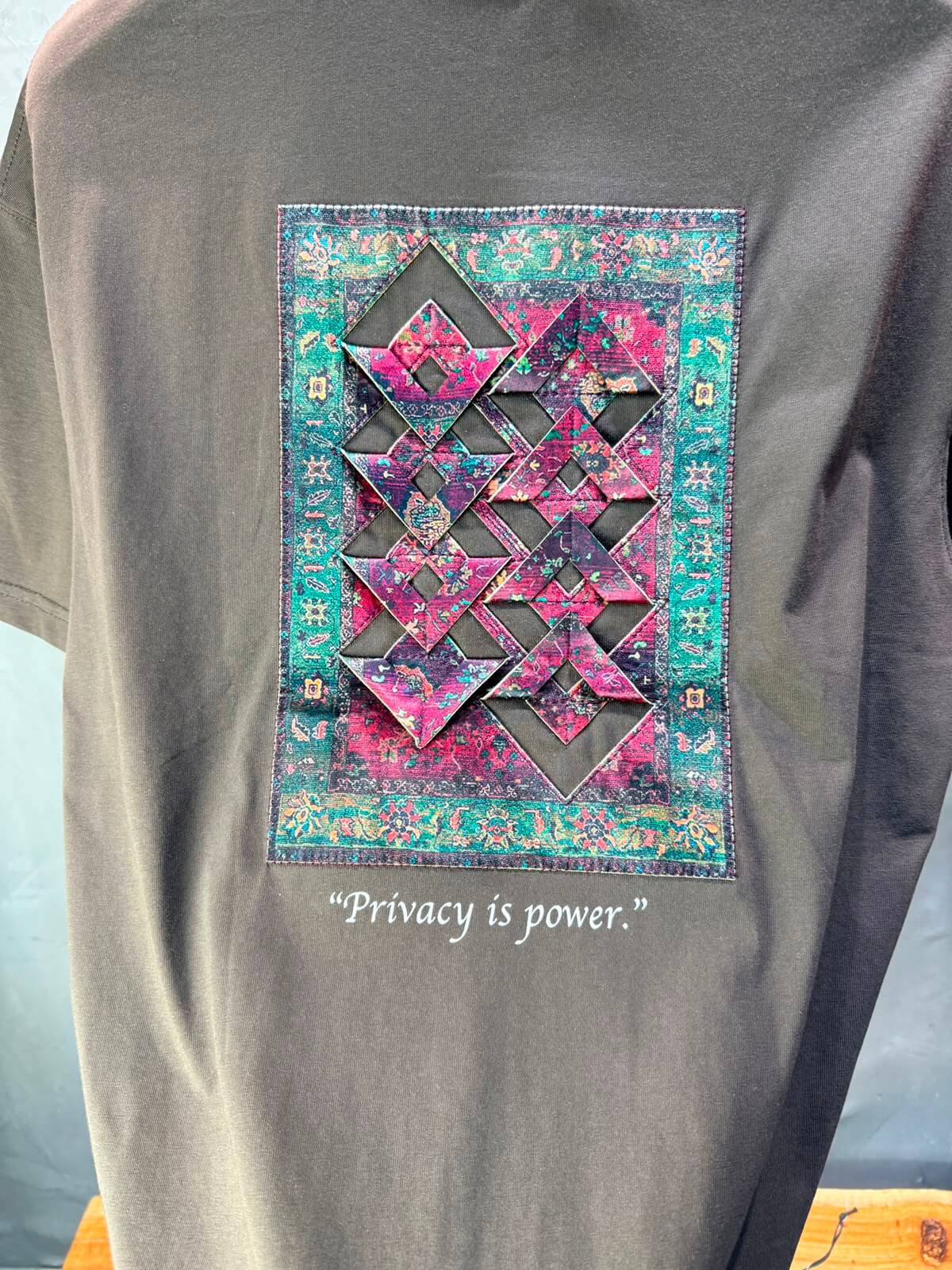T-Shirt Oversize  Privacy is Power — Brown 5138