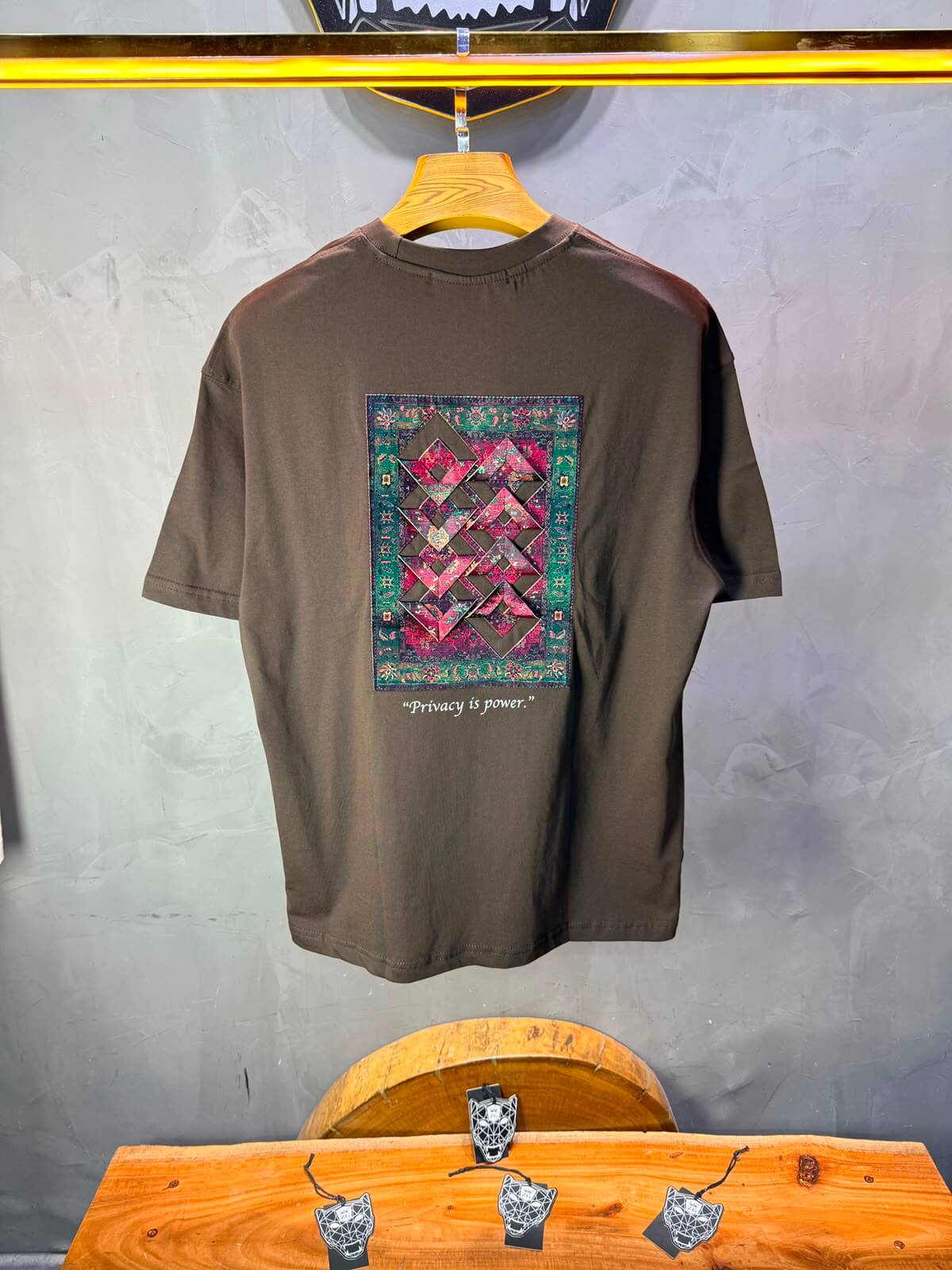 T-Shirt Oversize  Privacy is Power — Brown 5138