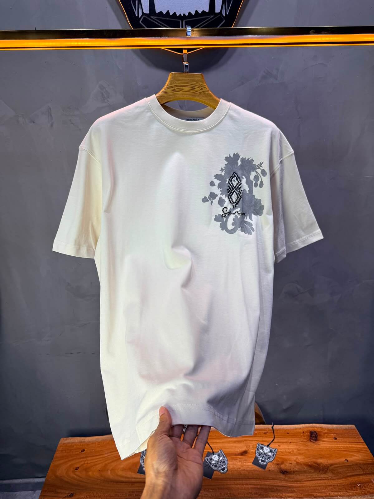 T-Shirt Oversize Urbanity Floral Baroque — Beige 5121