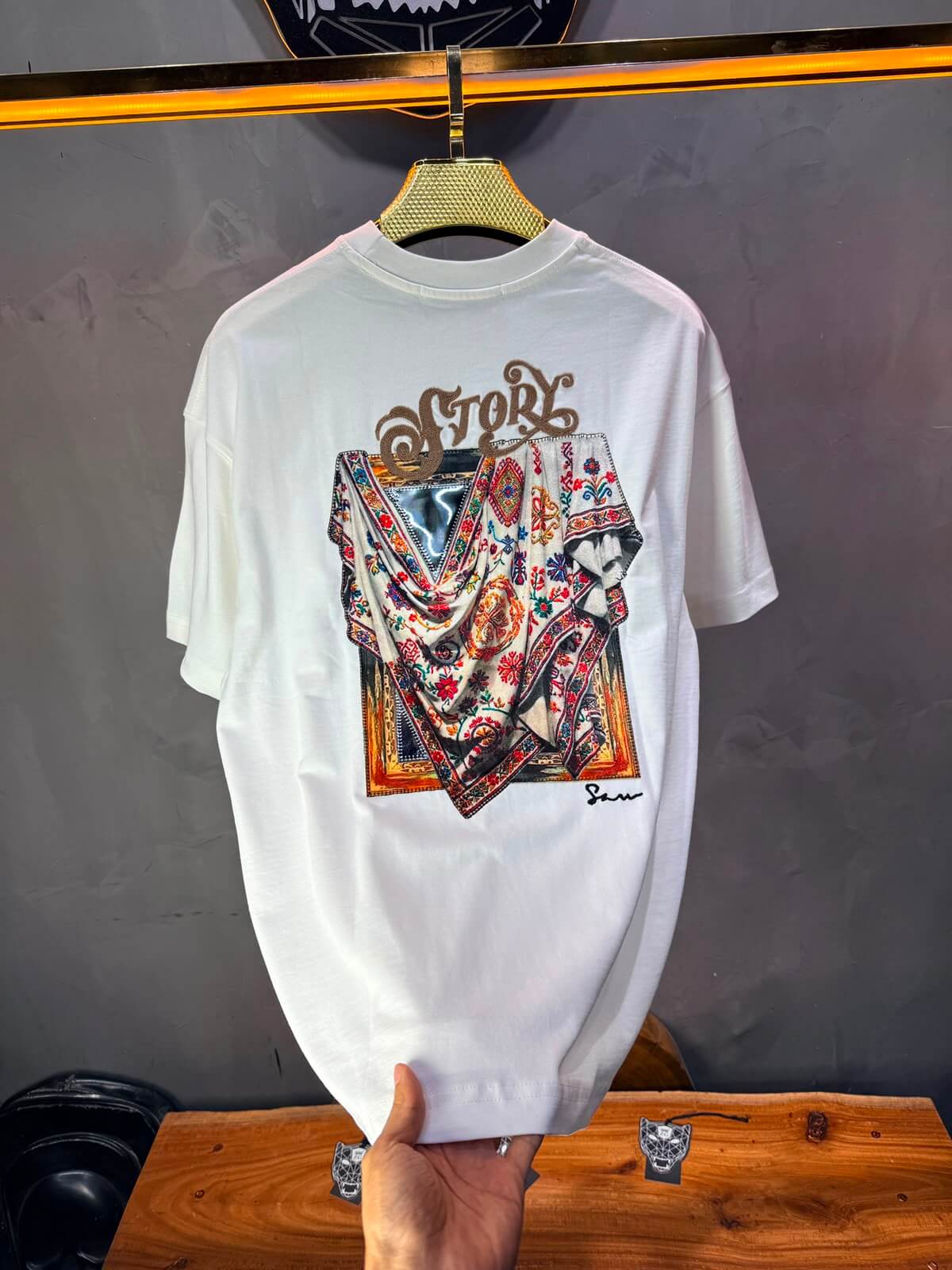 T-Shirt Story Foulard Brodé — Blanc 5182