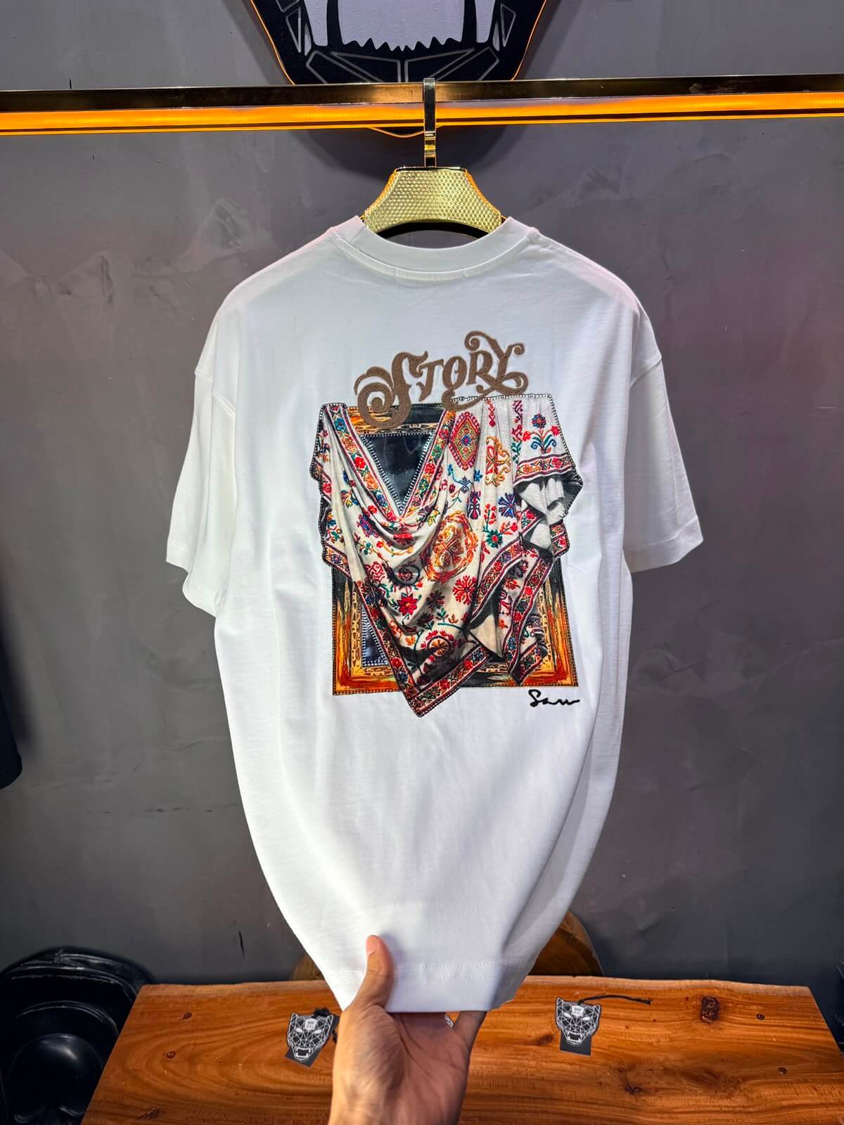 T-Shirt Story Foulard Brodé — Blanc 5182