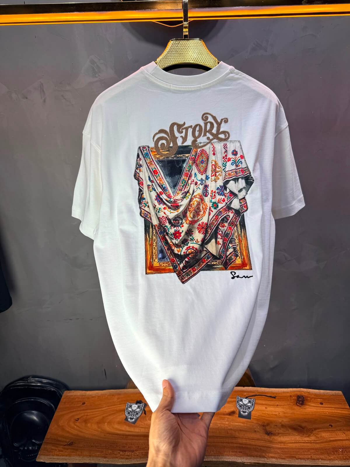 T-Shirt Story Foulard Brodé — Blanc 5182