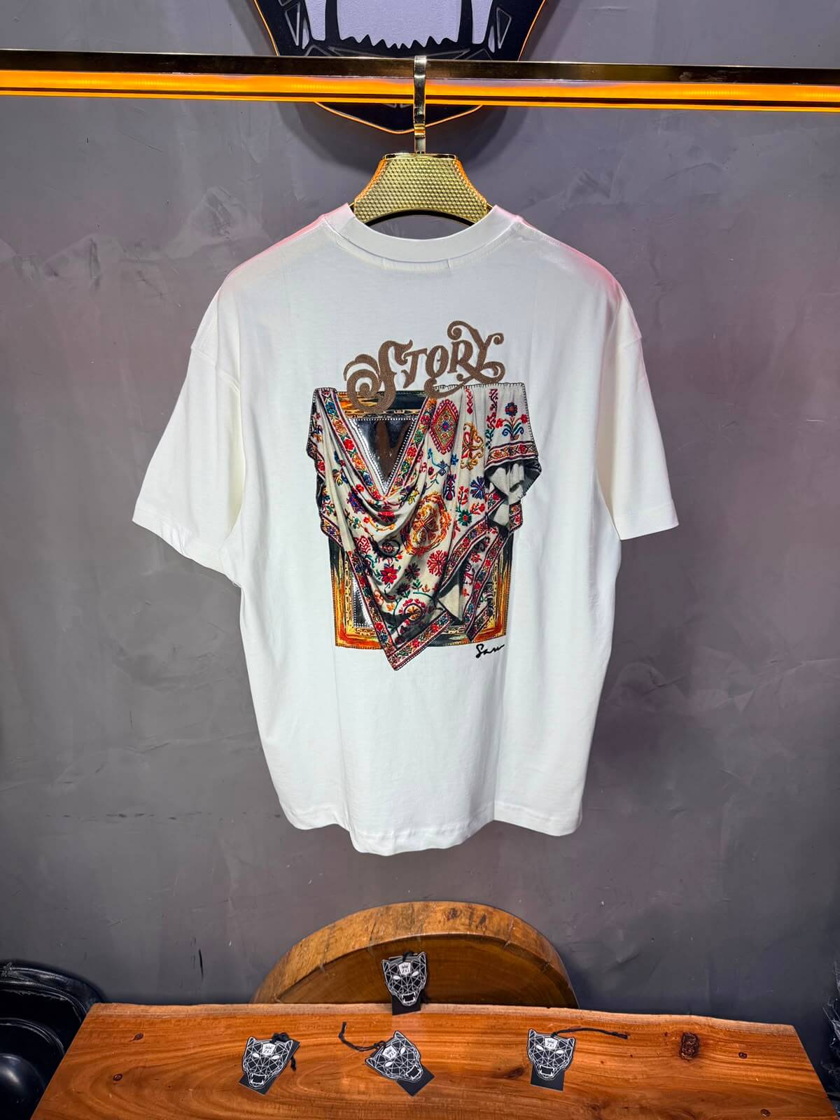 T-Shirt Story Foulard Brodé — Blanc 5182