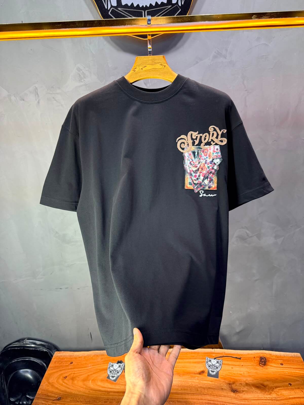 T-Shirt Story Foulard Brodé — Noir 5182