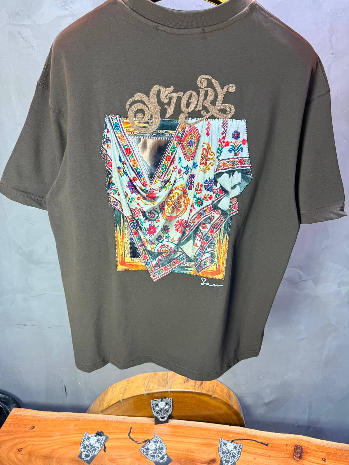 T-Shirt Story Foulard Brodé — Brown 5182