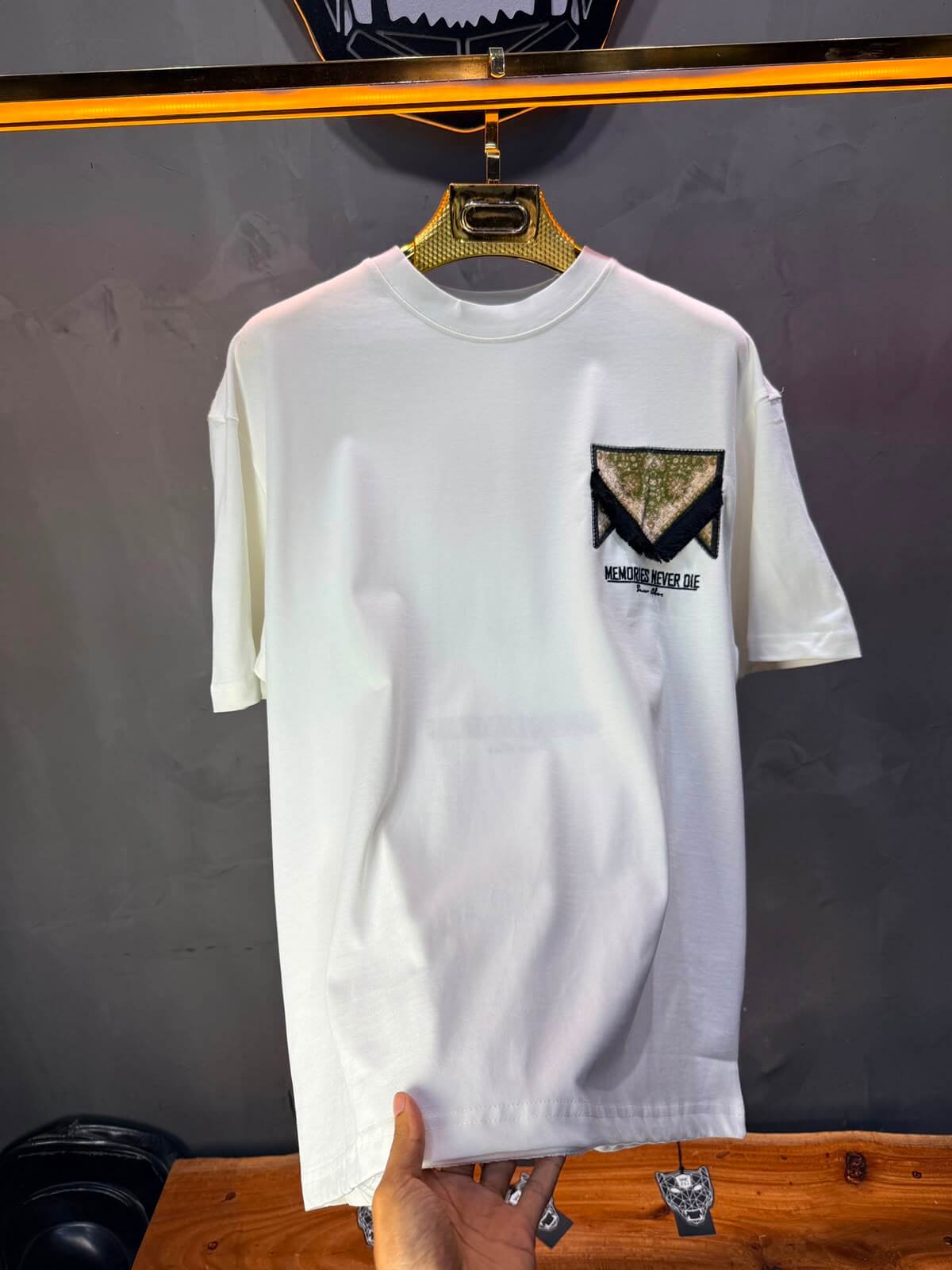 T-Shirt Memories Never Die — Sean Cleo — Blanc 5093