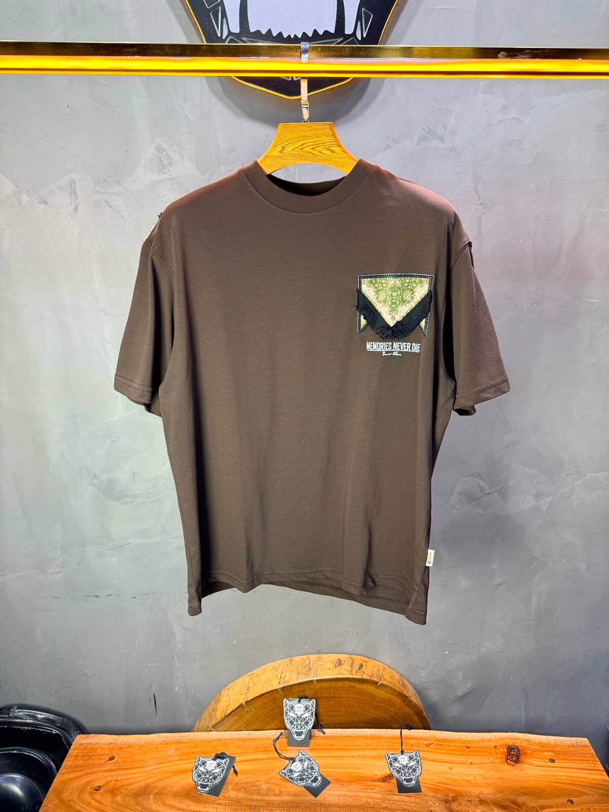 T-Shirt Memories Never Die — Sean Cleo — Brown 5093