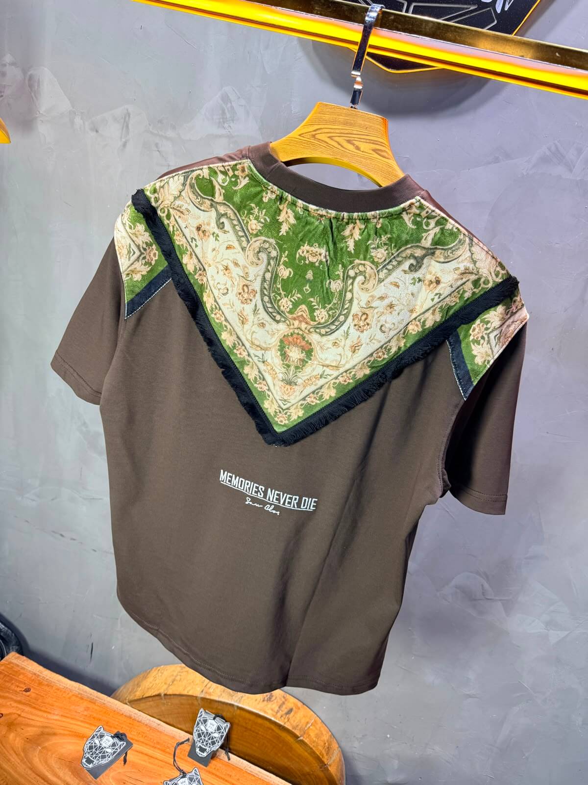 T-Shirt Memories Never Die — Sean Cleo — Brown 5093