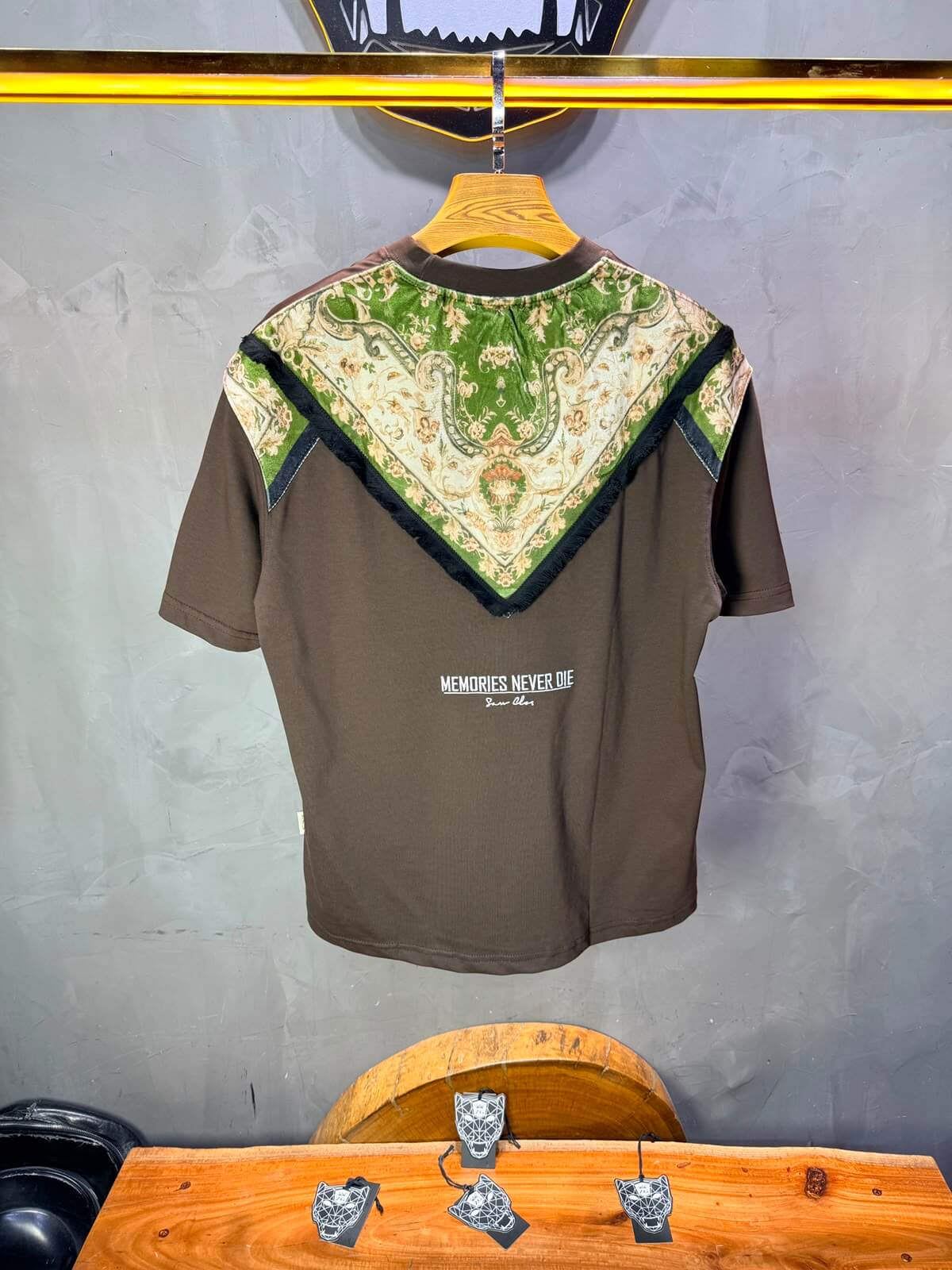 T-Shirt Memories Never Die — Sean Cleo — Brown 5093