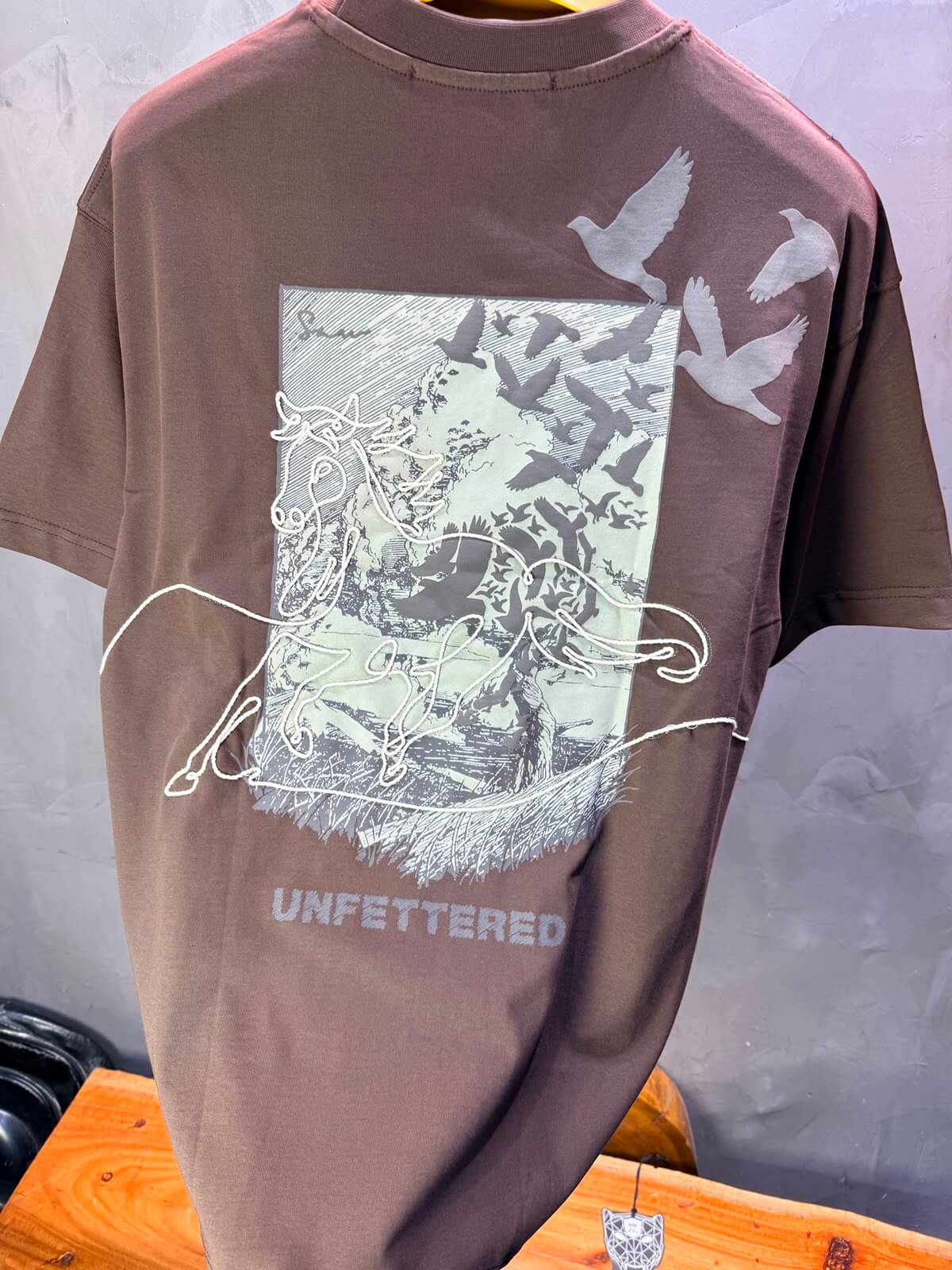 T-Shirt Unfettered — Sam — Brown 5172