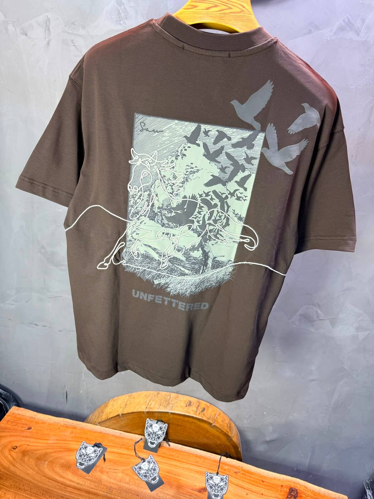 T-Shirt Unfettered — Sam — Brown 5172