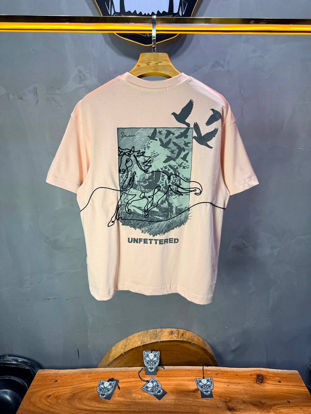 T-Shirt Unfettered — Sam — Rose 5172