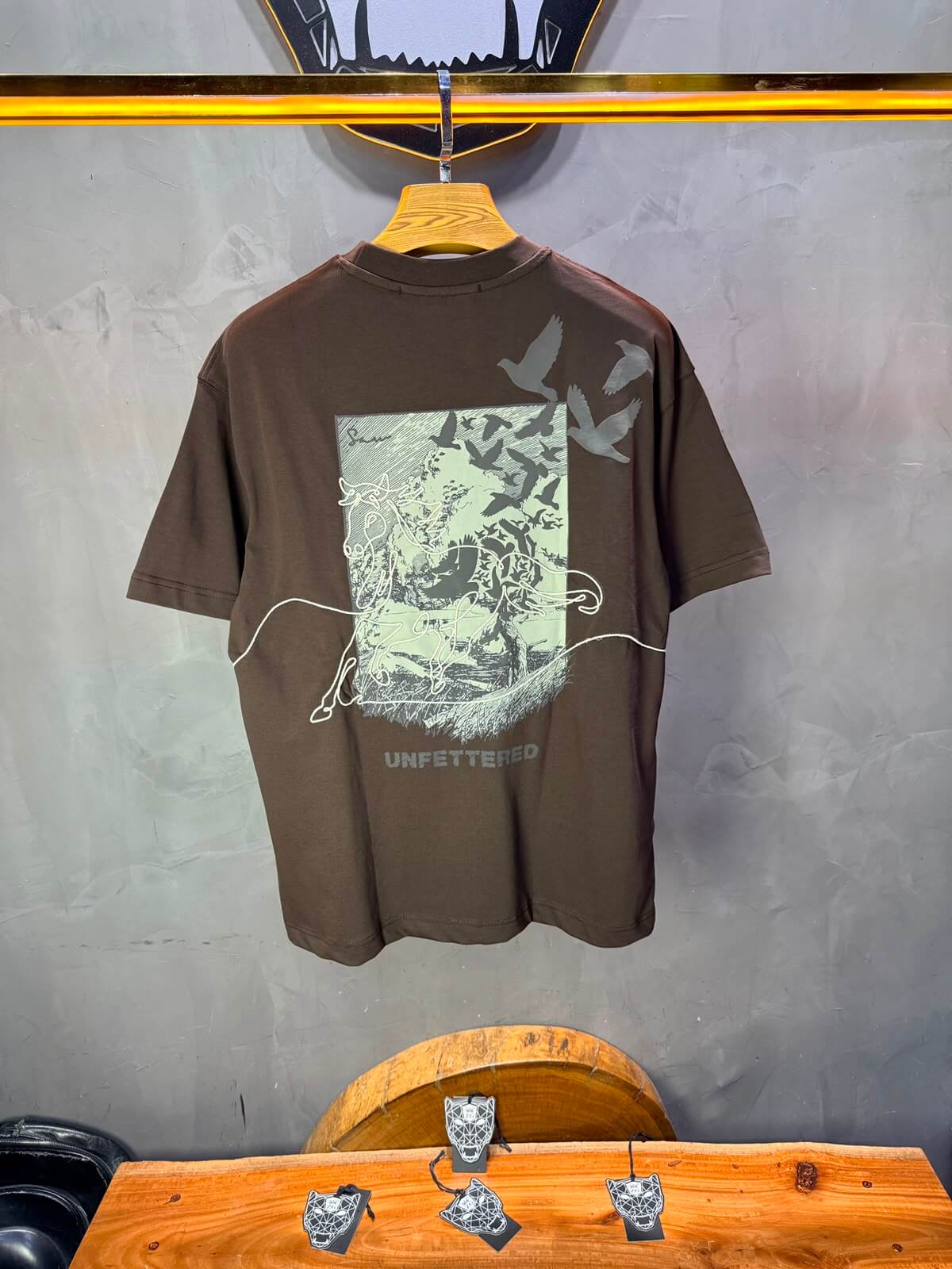 T-Shirt Unfettered — Sam — Brown 5172