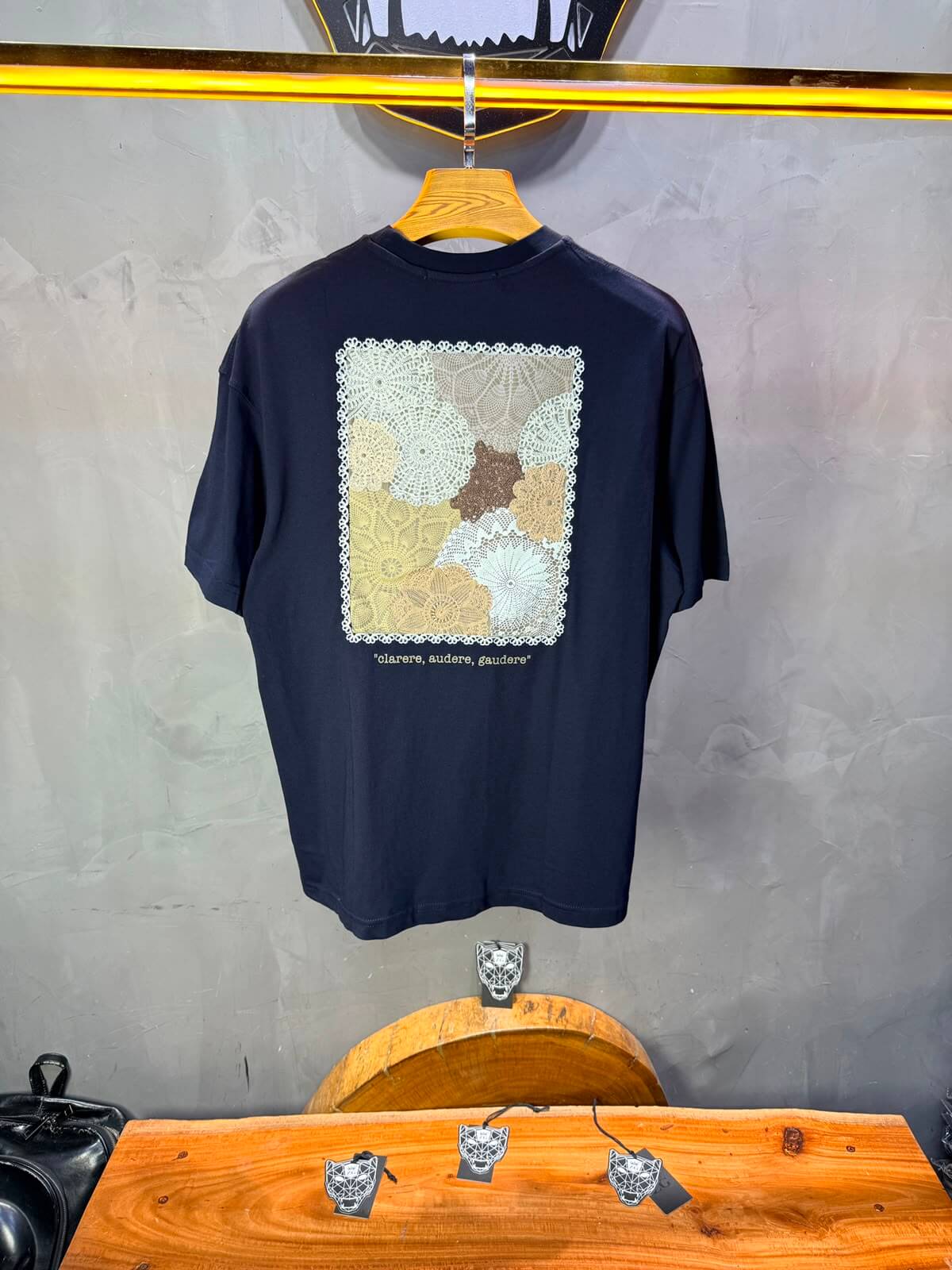 T-Shirt Clarere Audere Gaudere — Navy Blue 5136