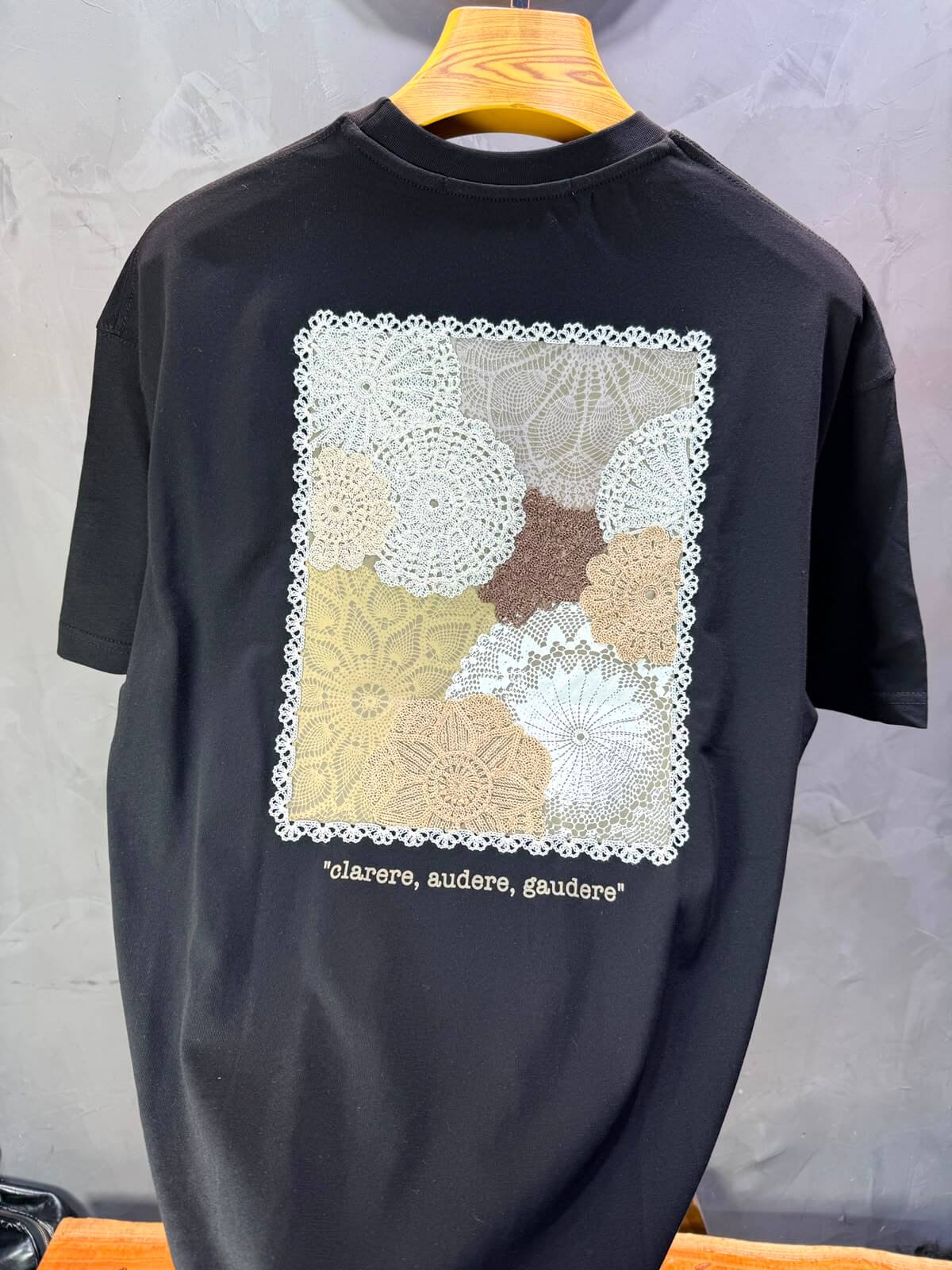 T-Shirt Clarere Audere Gaudere — Noir 5136