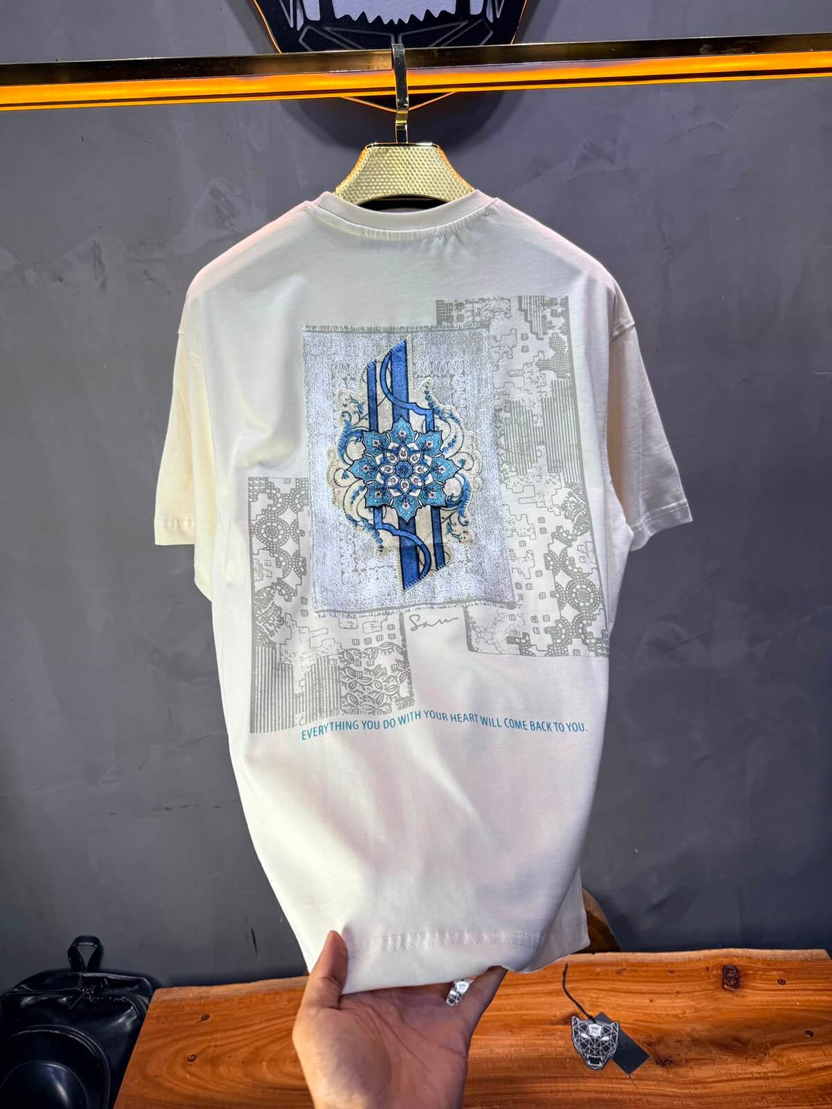 T-Shirt Calligraphie Mandala — Sam — Beige 5075