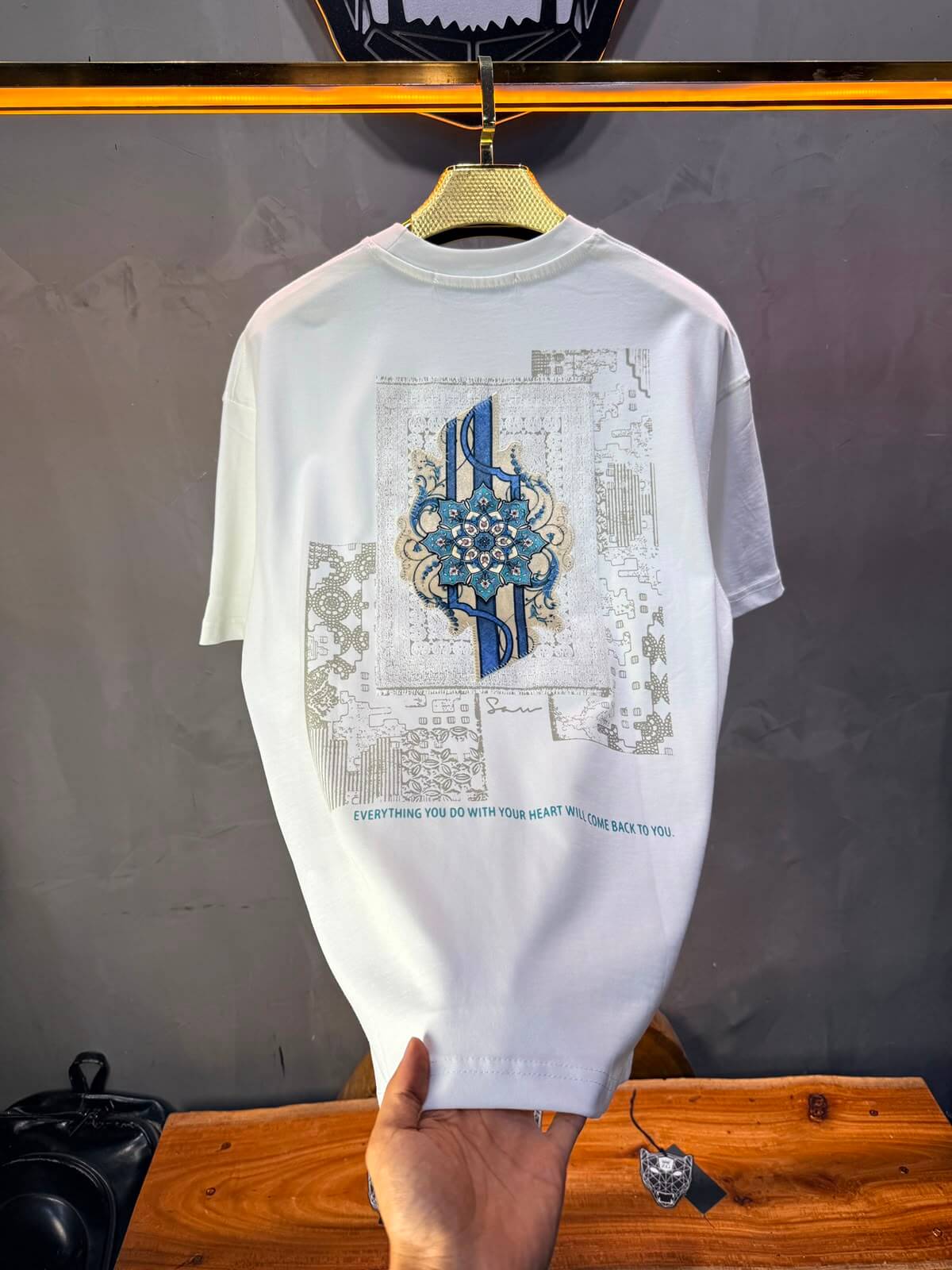 T-Shirt Calligraphie Mandala — Sam — Blanc 5075