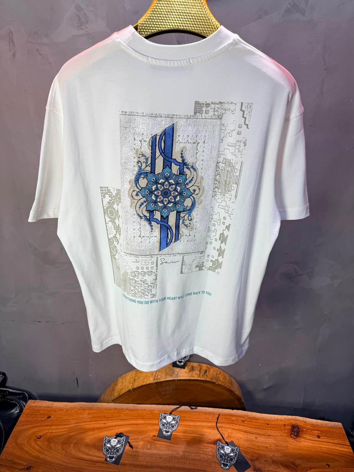 T-Shirt Calligraphie Mandala — Sam — Blanc 5075