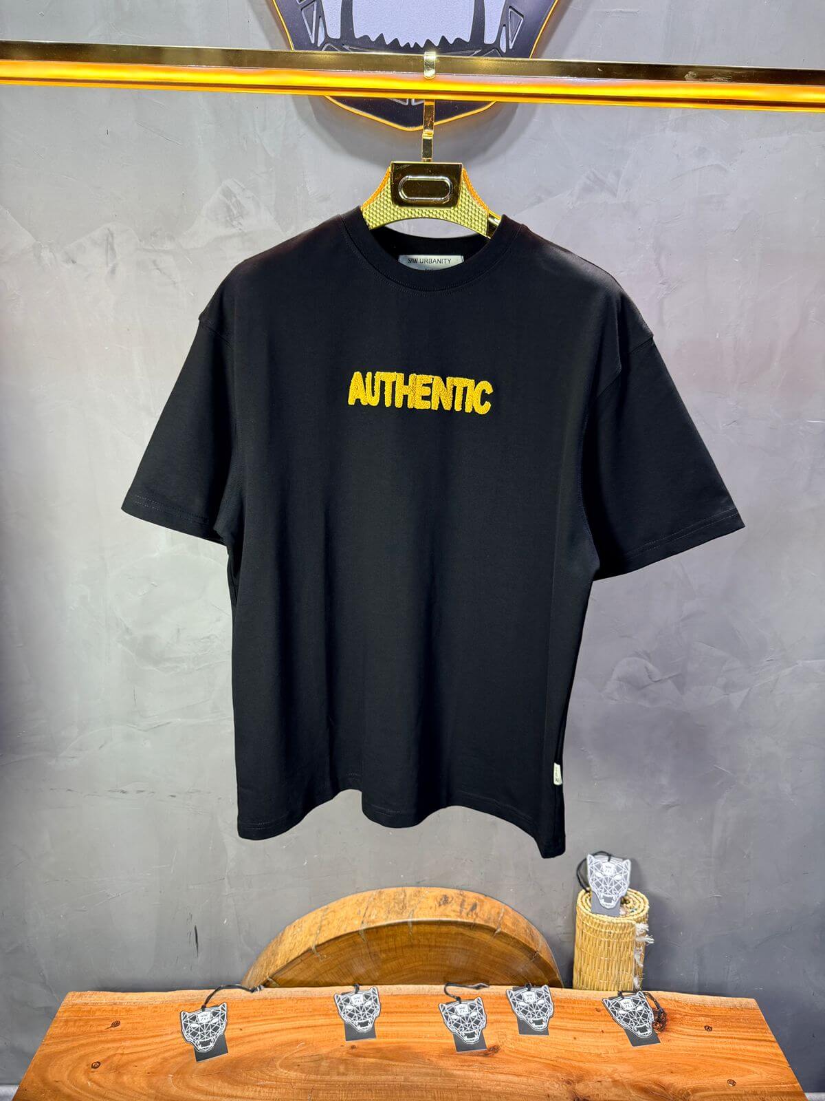 T-Shirt Authentic Brodé — SW Urbanity — Noir 5079