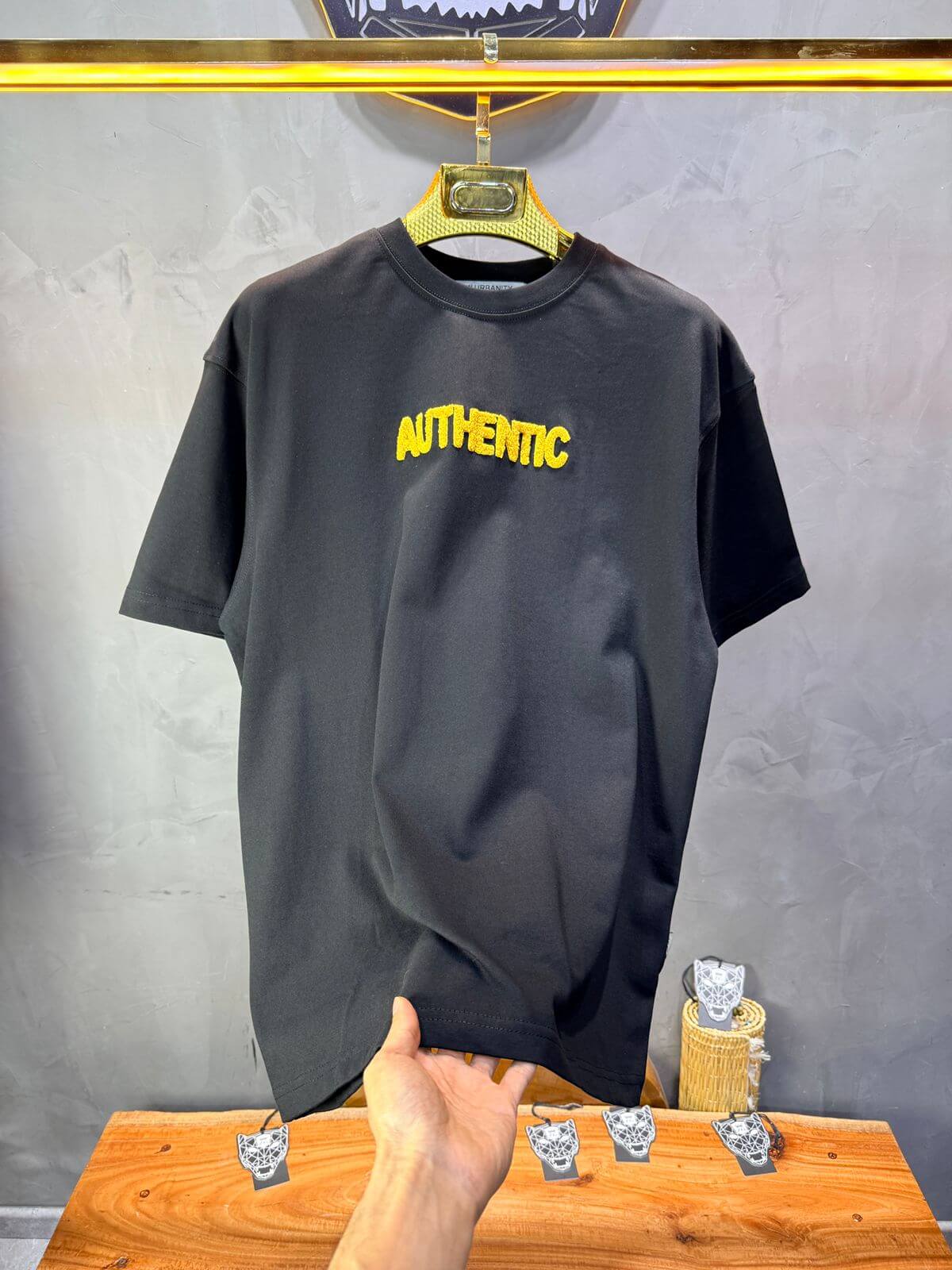 T-Shirt Authentic Brodé — SW Urbanity — Noir 5079